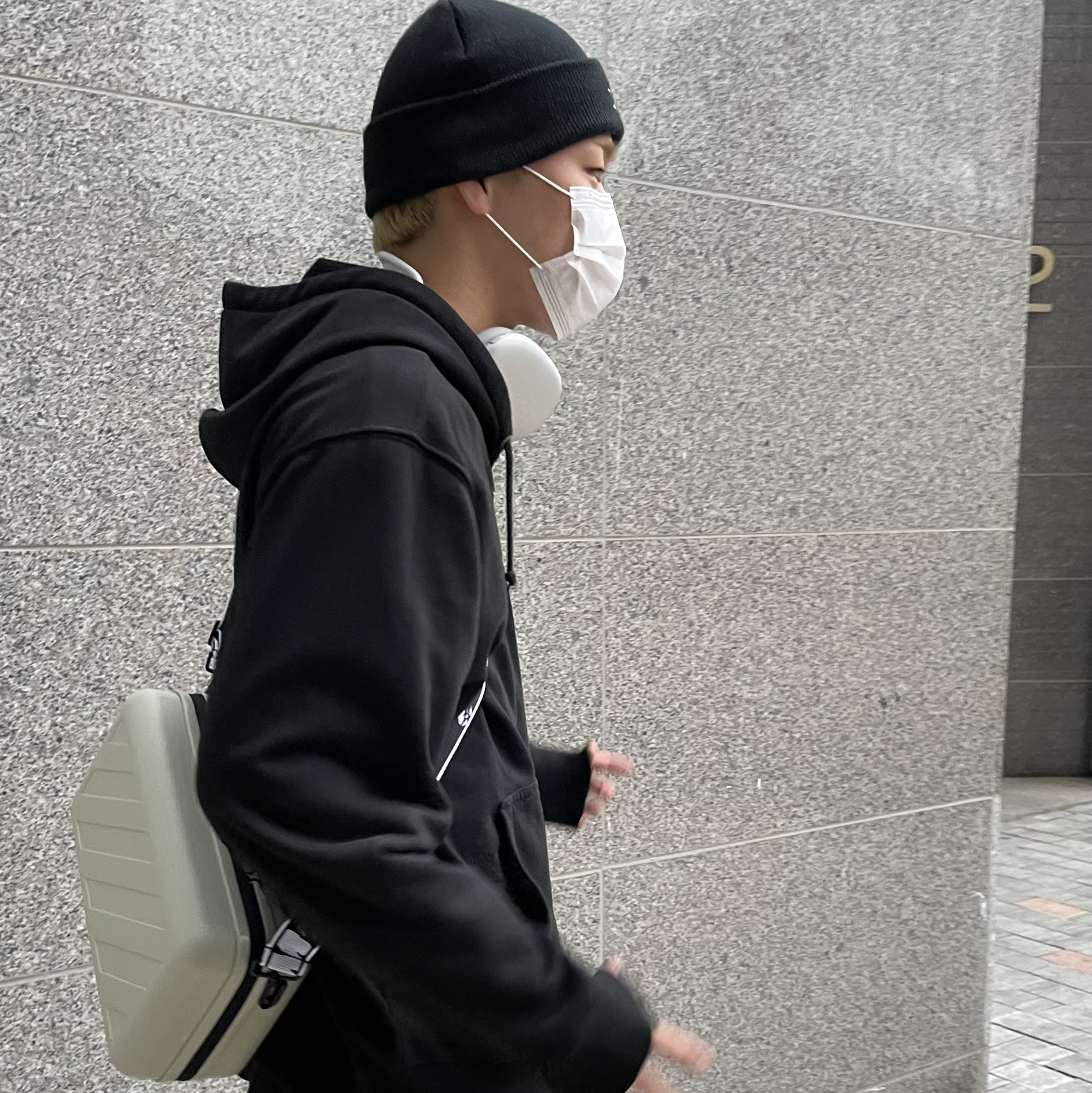 Stussy Stock Cuff Beanie Black, Apple AirPods Max Lightning Silver (Korean Ver.) 착용 스타일 - 1