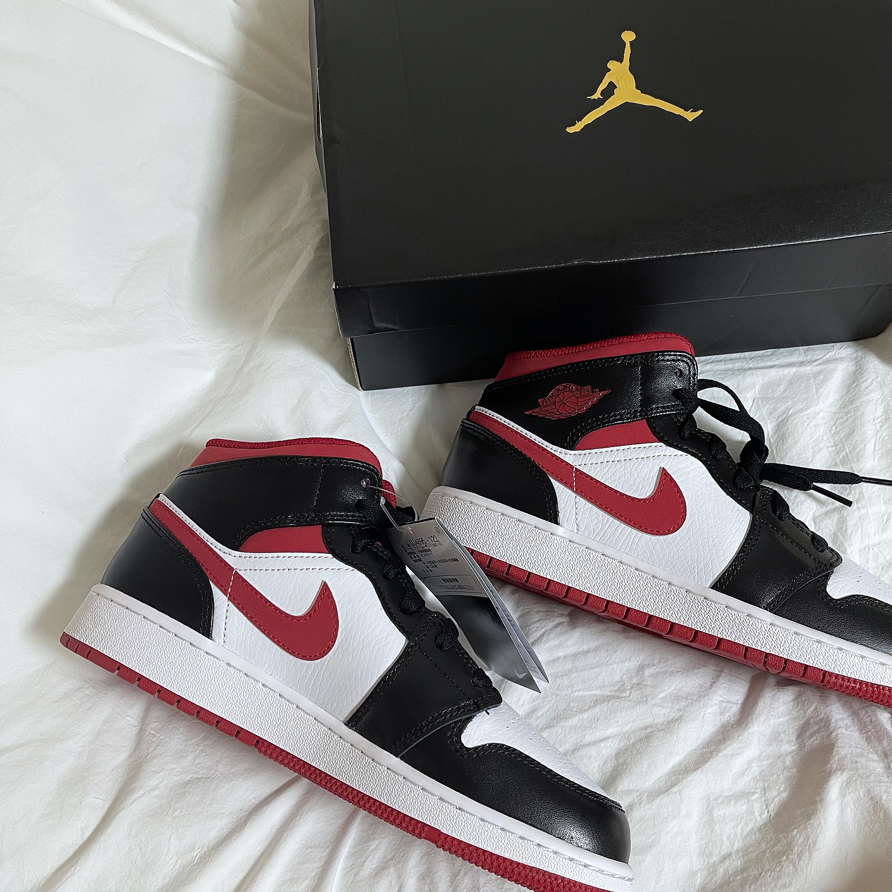 Jordan 1 Mid Gym Red Black White 착용 스타일