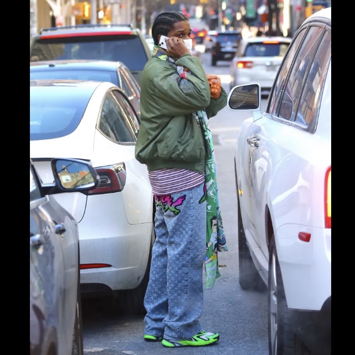 Louis Vuitton Runner Tatic Sneakers Green 착용 스타일 - 2