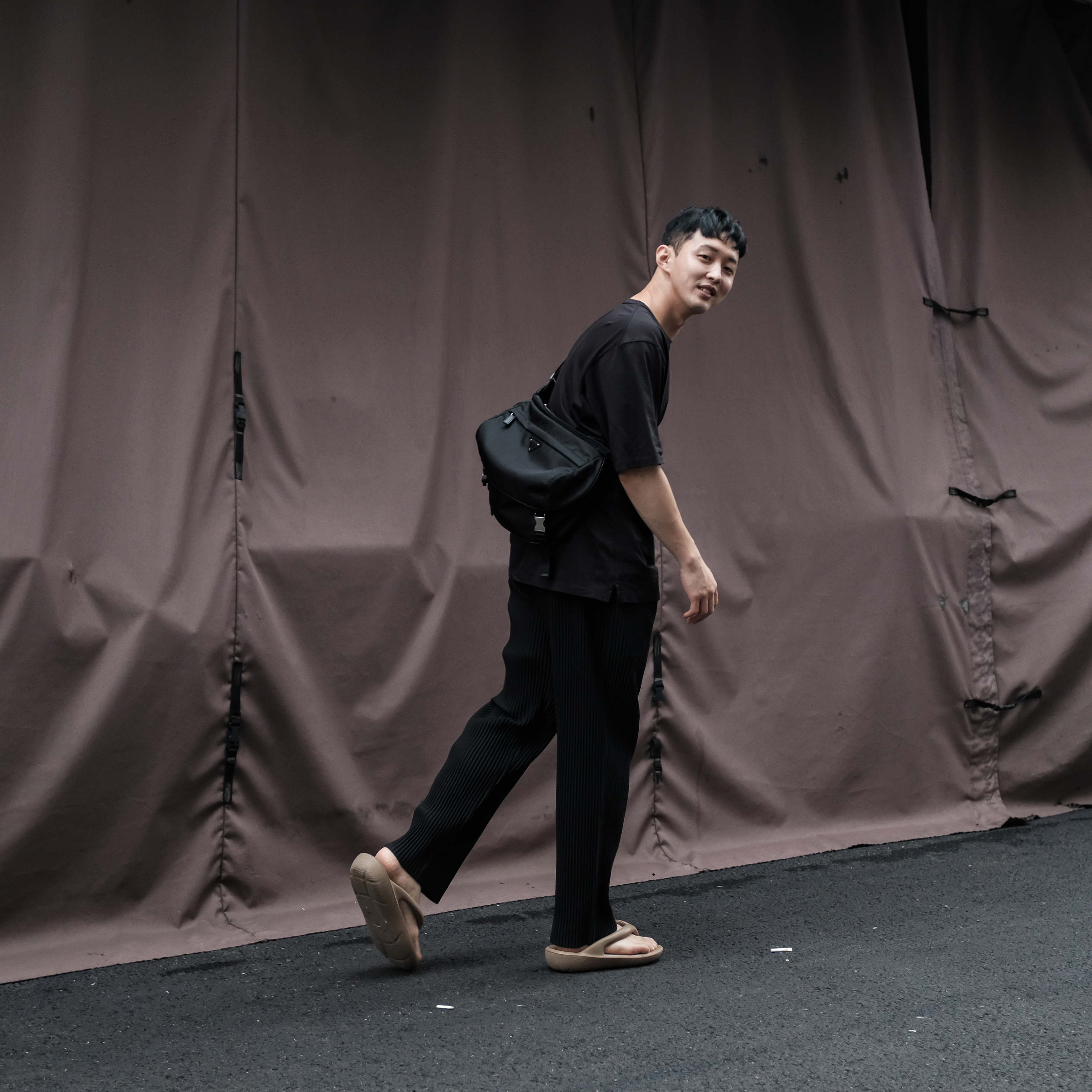 Prada Re-Nylon and Saffiano Leather Shoulder Bag Black, Homme Plisse Issey Miyake Straight Basics Pants Black 착용 스타일 - 1