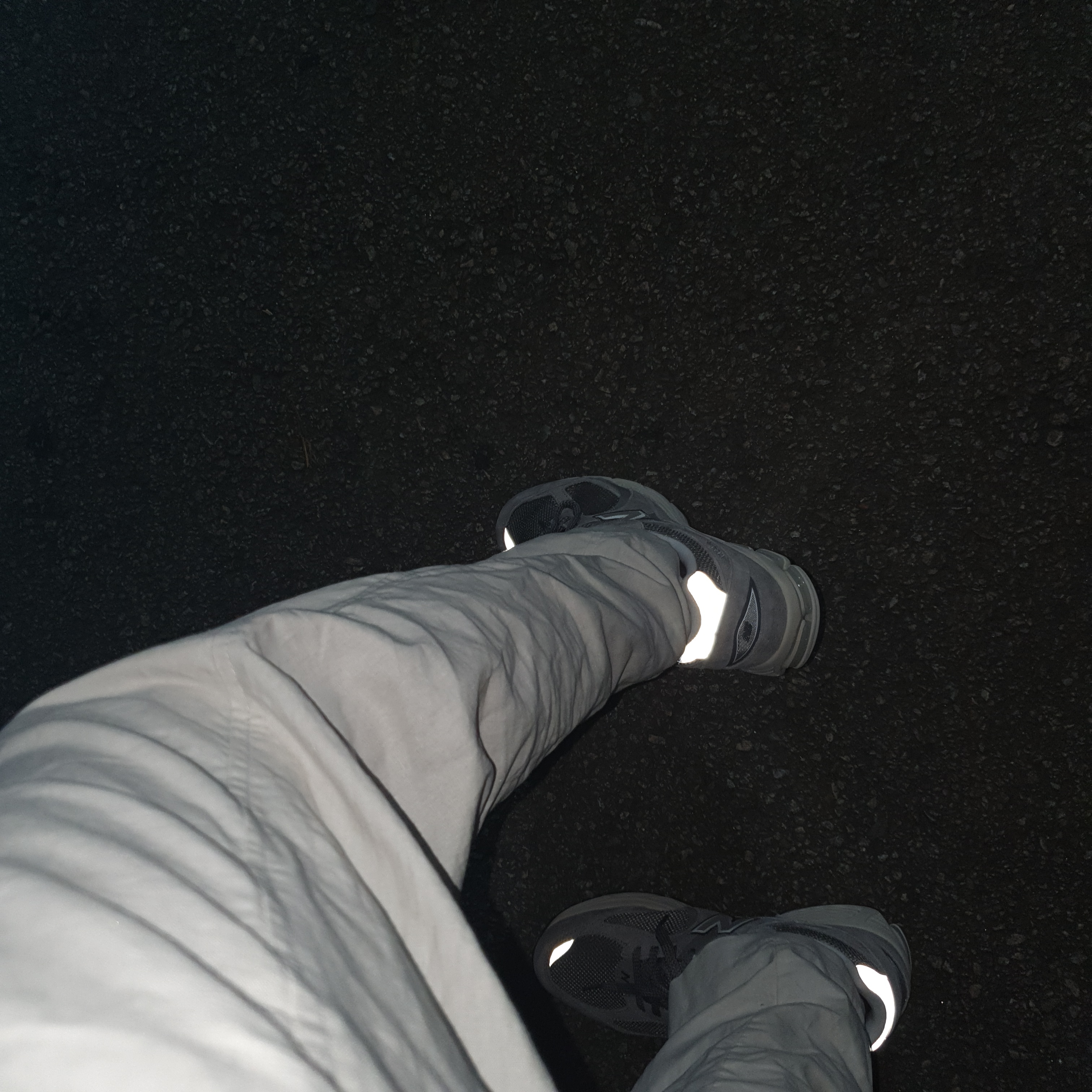 New Balance 2002R Grey 착용 스타일 - 1