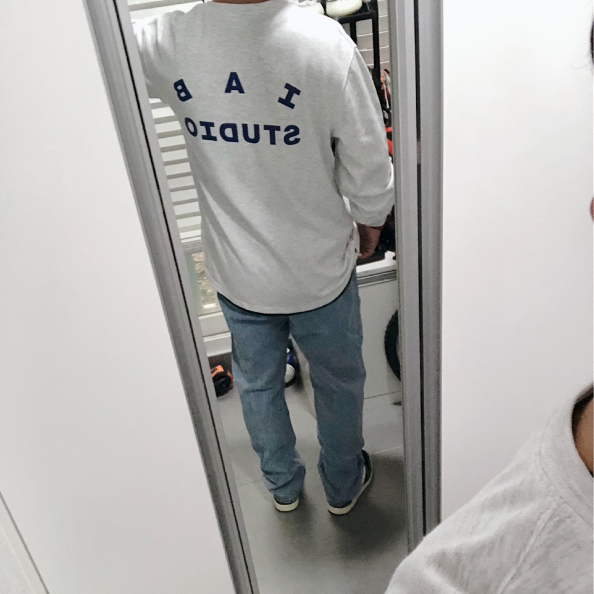 IAB Studio Long Sleeve Light Gray, Jordan 1 x Travis Scott Retro Low OG SP Mocha 착용 스타일 - 2