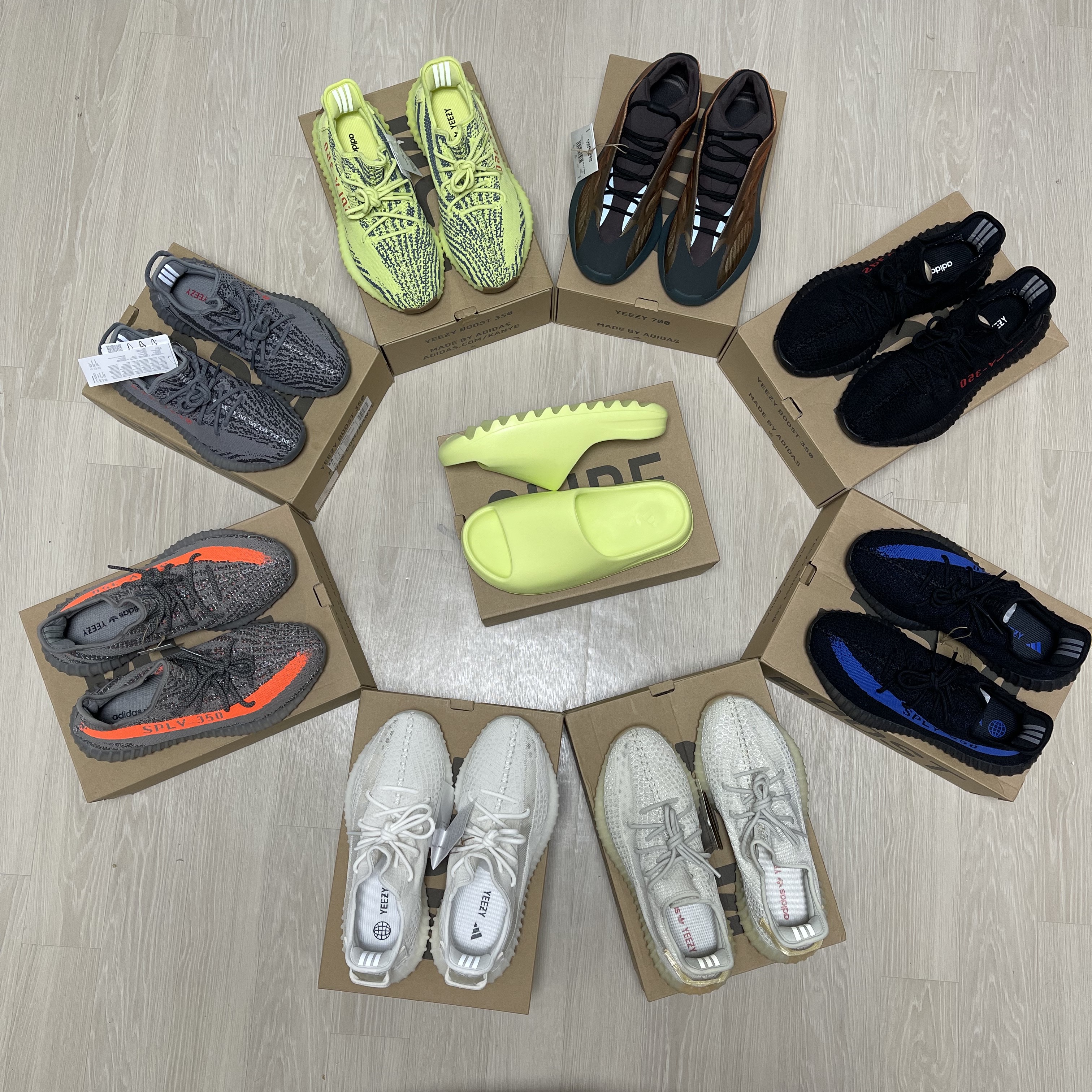 Adidas Yeezy Boost 350 V2 Beluga - Reflective, Adidas Yeezy Boost 350 V2 Dazzling Blue 착용 스타일