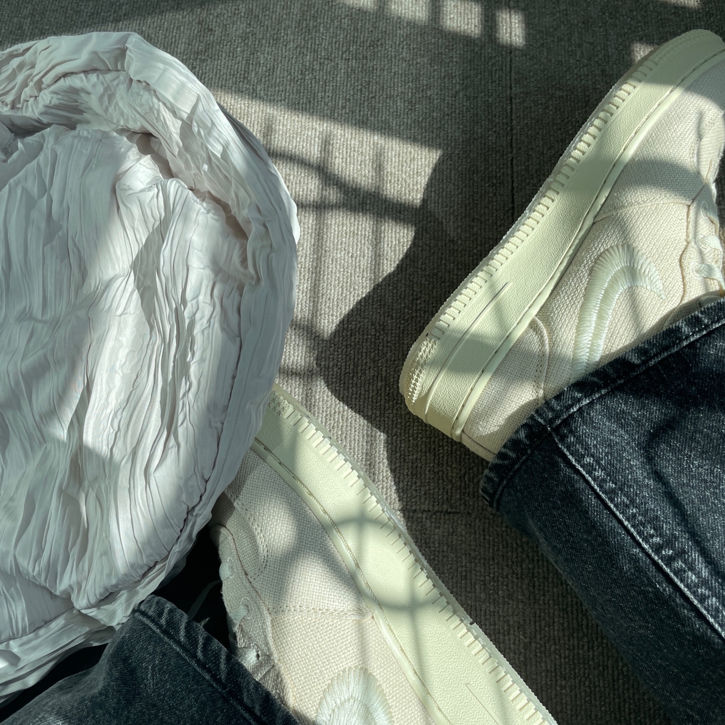 Our Legacy Ladon Leather Keychain Black, Nike x Stussy Air Force 1 '07 Mid SP Fossil 착용 스타일 - 3