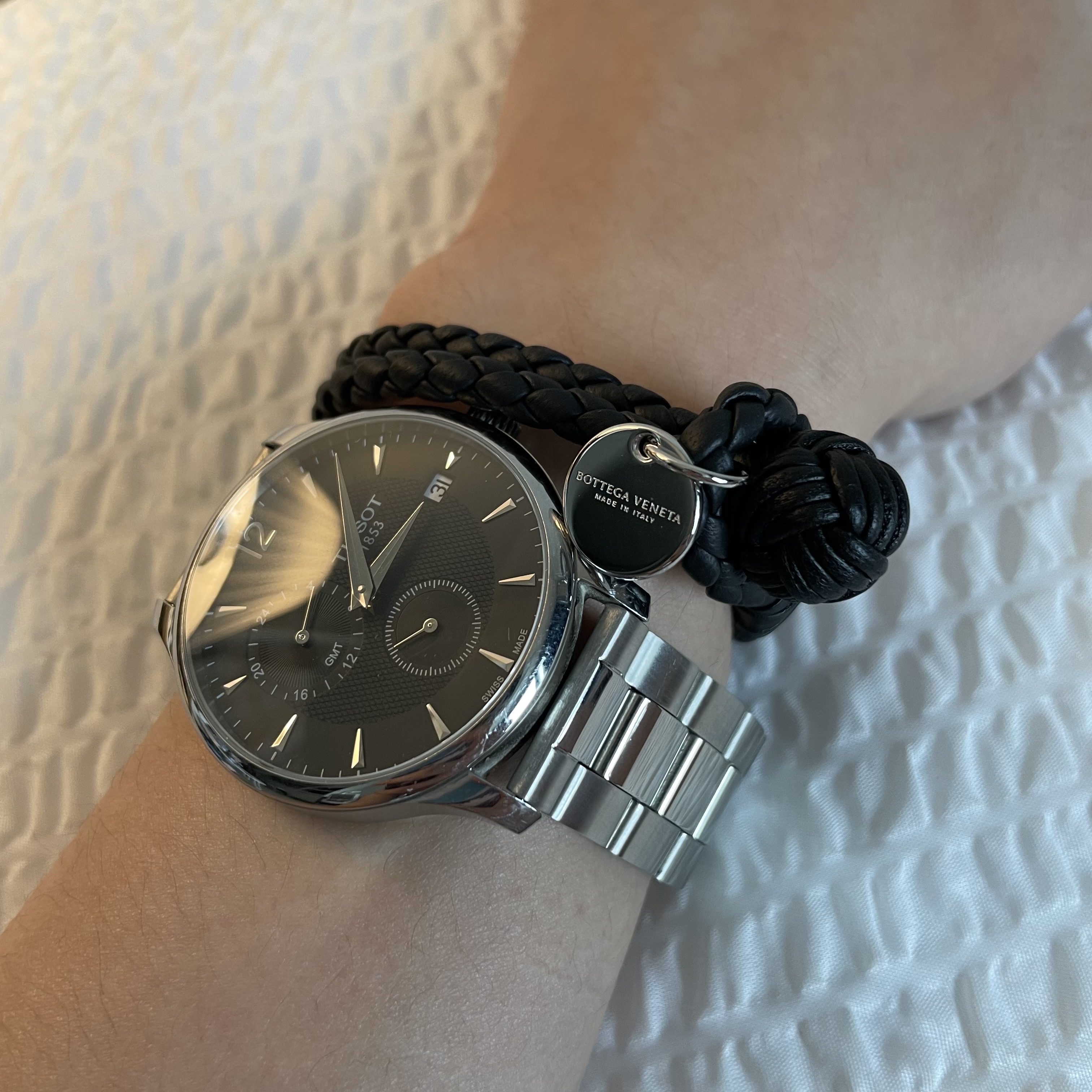 Bottega Veneta Nappa Bracelet Black 착용 스타일