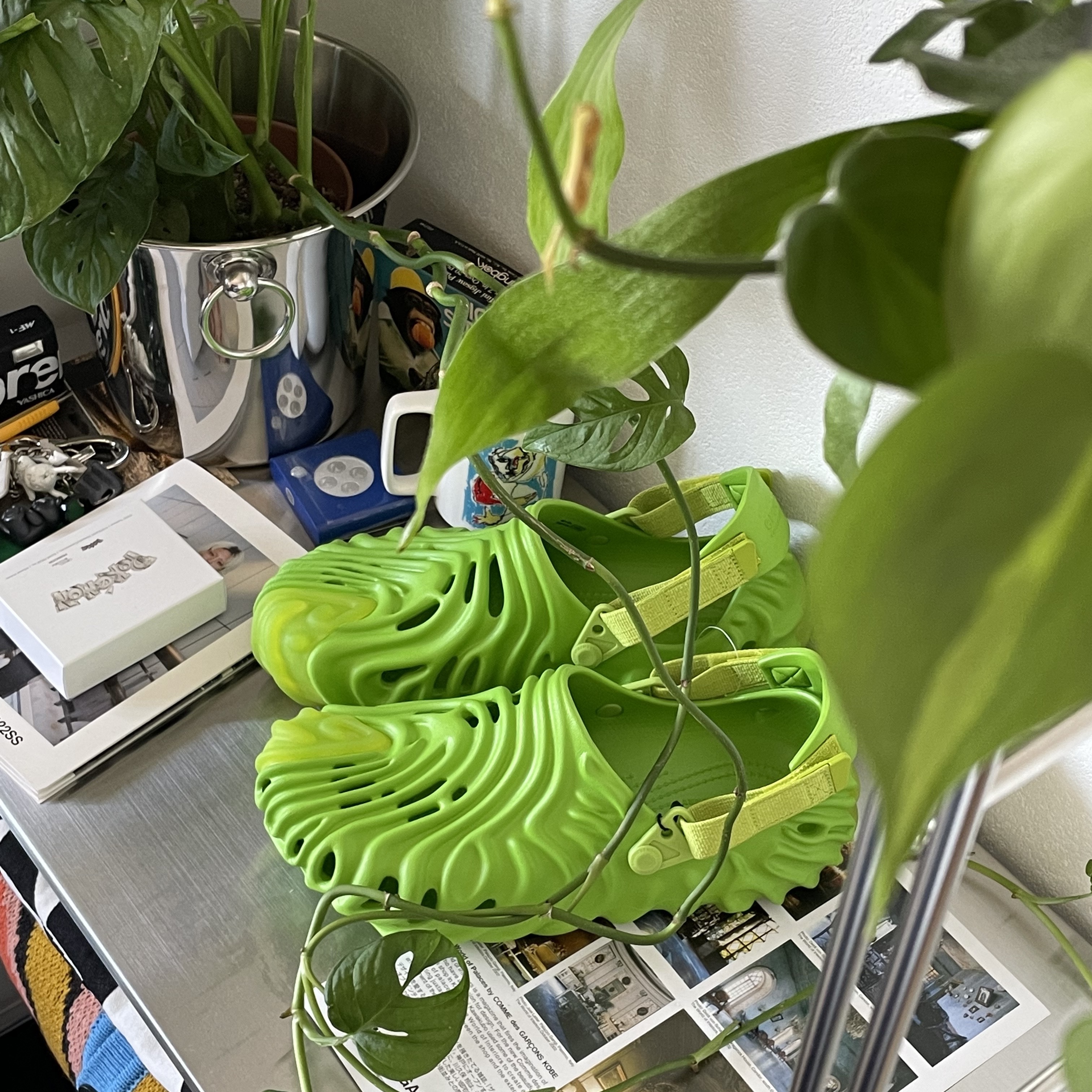 Crocs x Salehe Bembury Pollex Clog Crocodile 착용 스타일 - 4