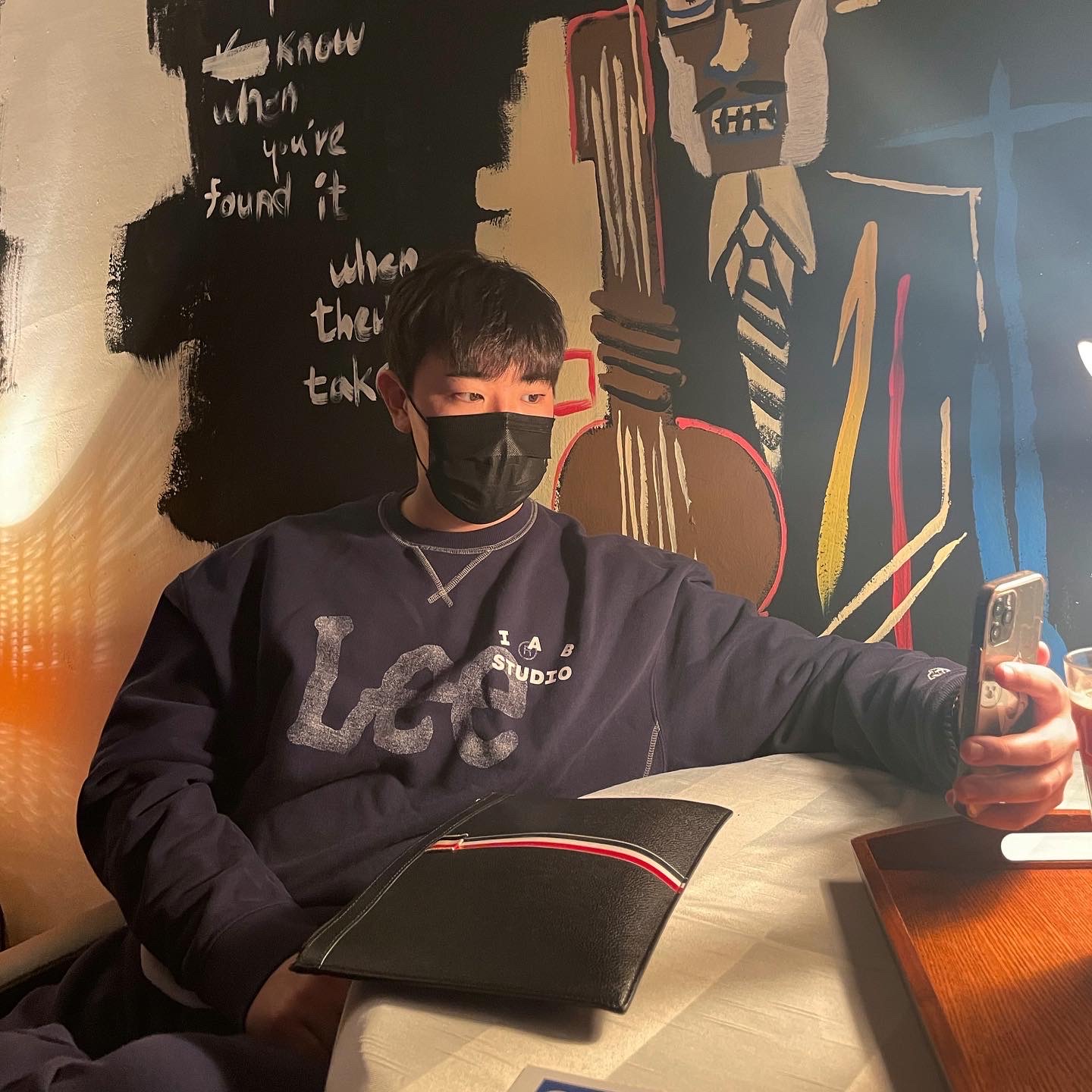 IAB Studio x Lee Pigment Sweatshirt Indigo Navy, IAB Studio x Lee Pigment Sweatpants Indigo Navy 착용 스타일