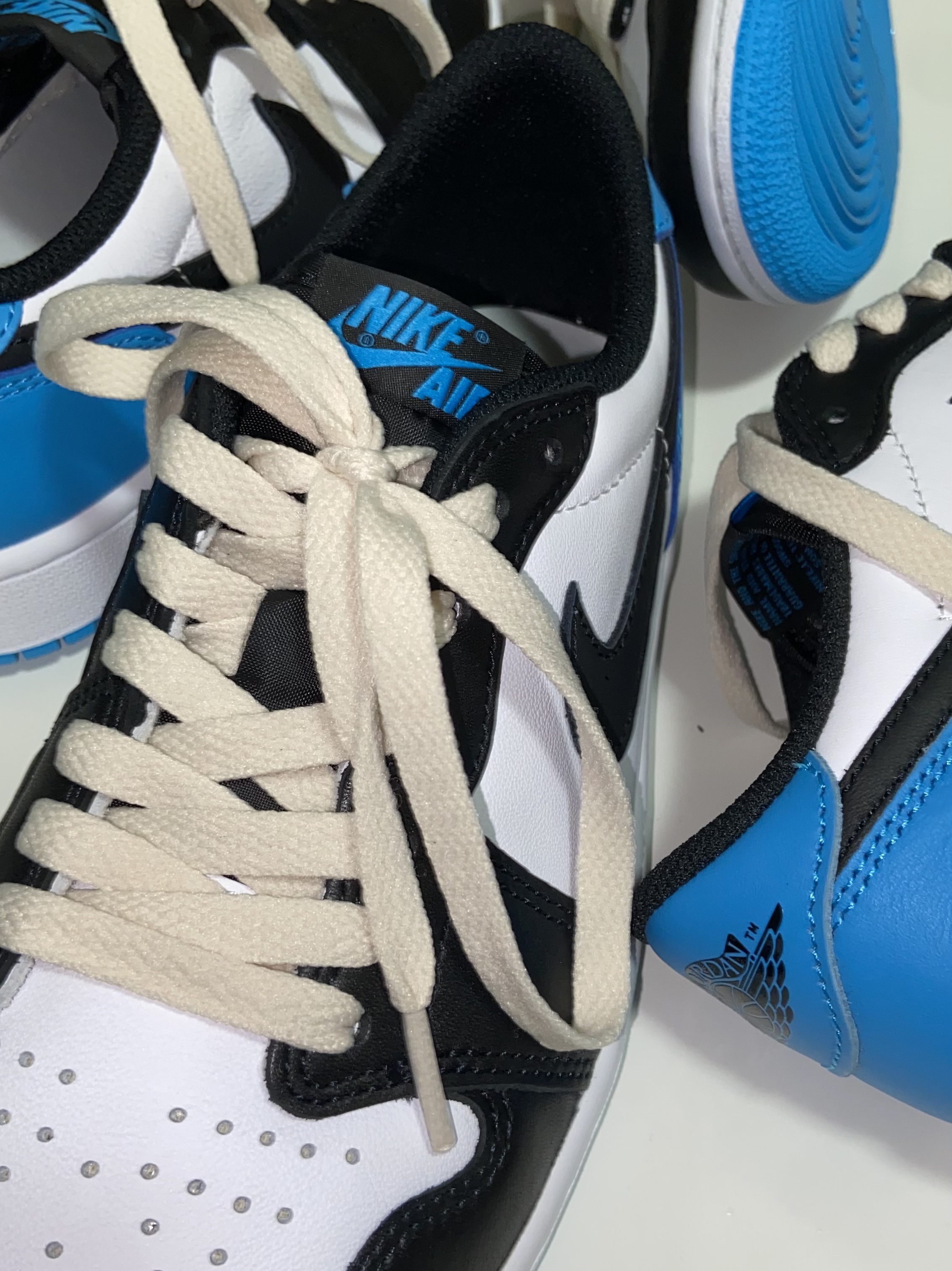 (W) Jordan 1 Retro Low OG Black and Dark Powder Blue 착용 스타일