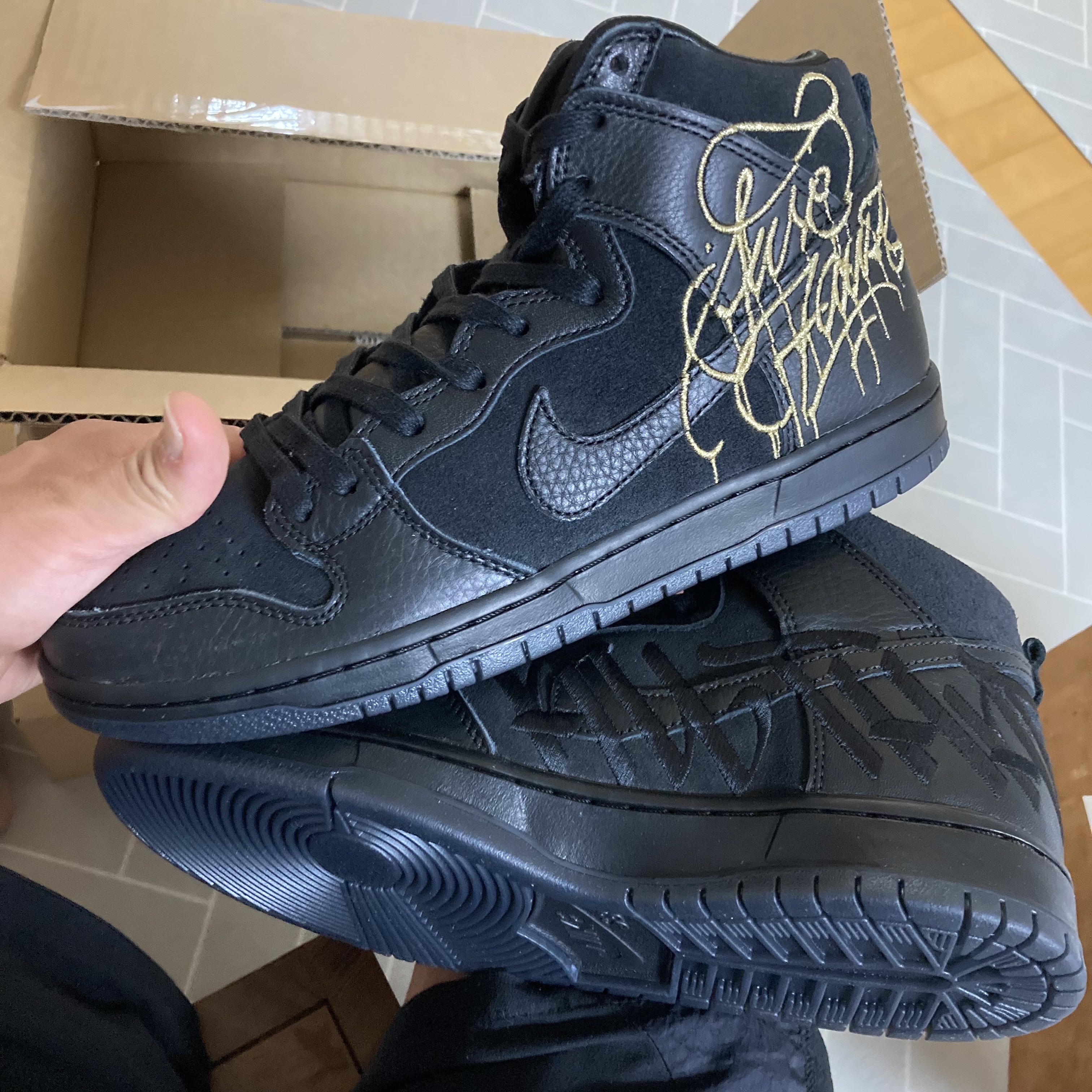 Nike x Faust SB Dunk High Pro QS Black and Metallic Gold 착용 스타일