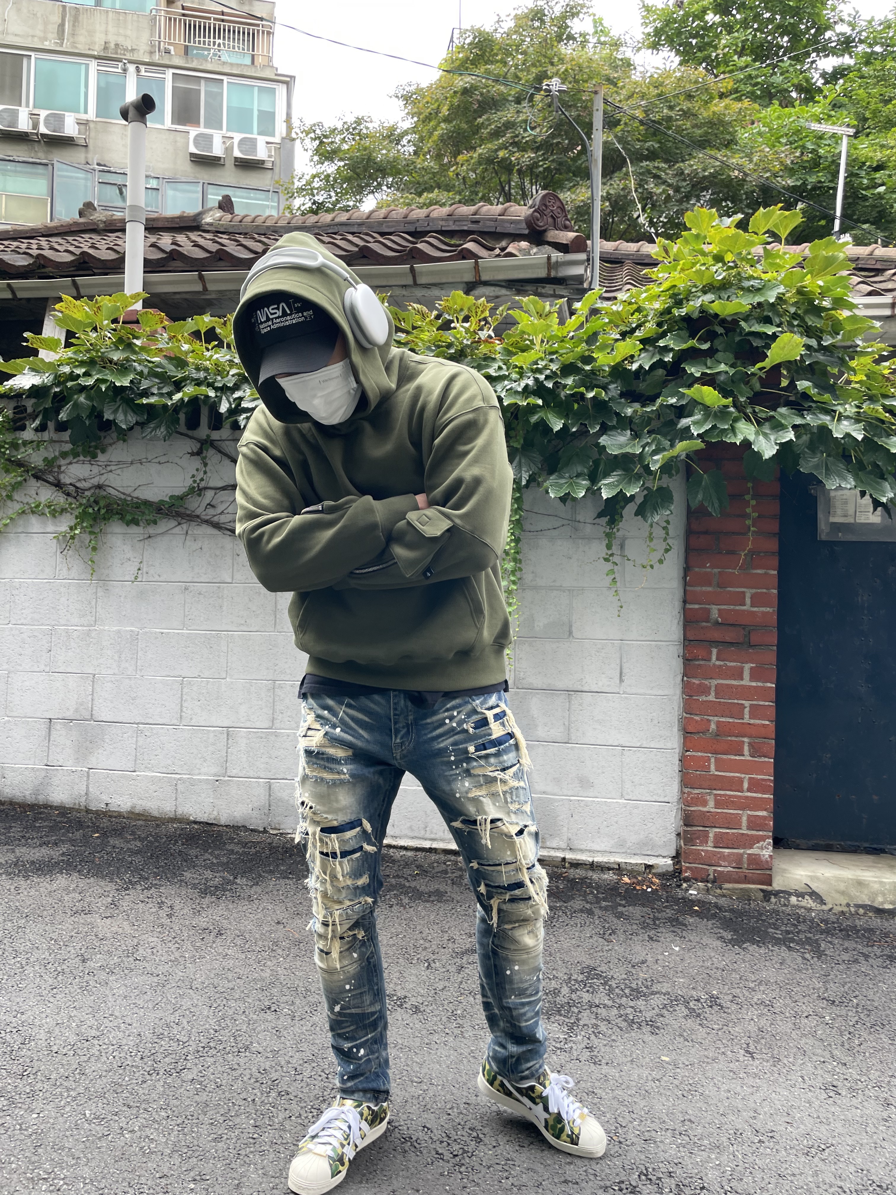 Adidas x BAPE Superstar 80s Green Camo, Apple AirPods Max Lightning Silver (Korean Ver.) 착용 스타일