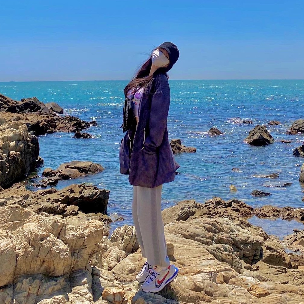 Dior Saddle Pouch Beige & Black Dior Oblique Jacquard, Nike x Sacai VaporWaffle Royal Fuchsia 착용 스타일 - 2