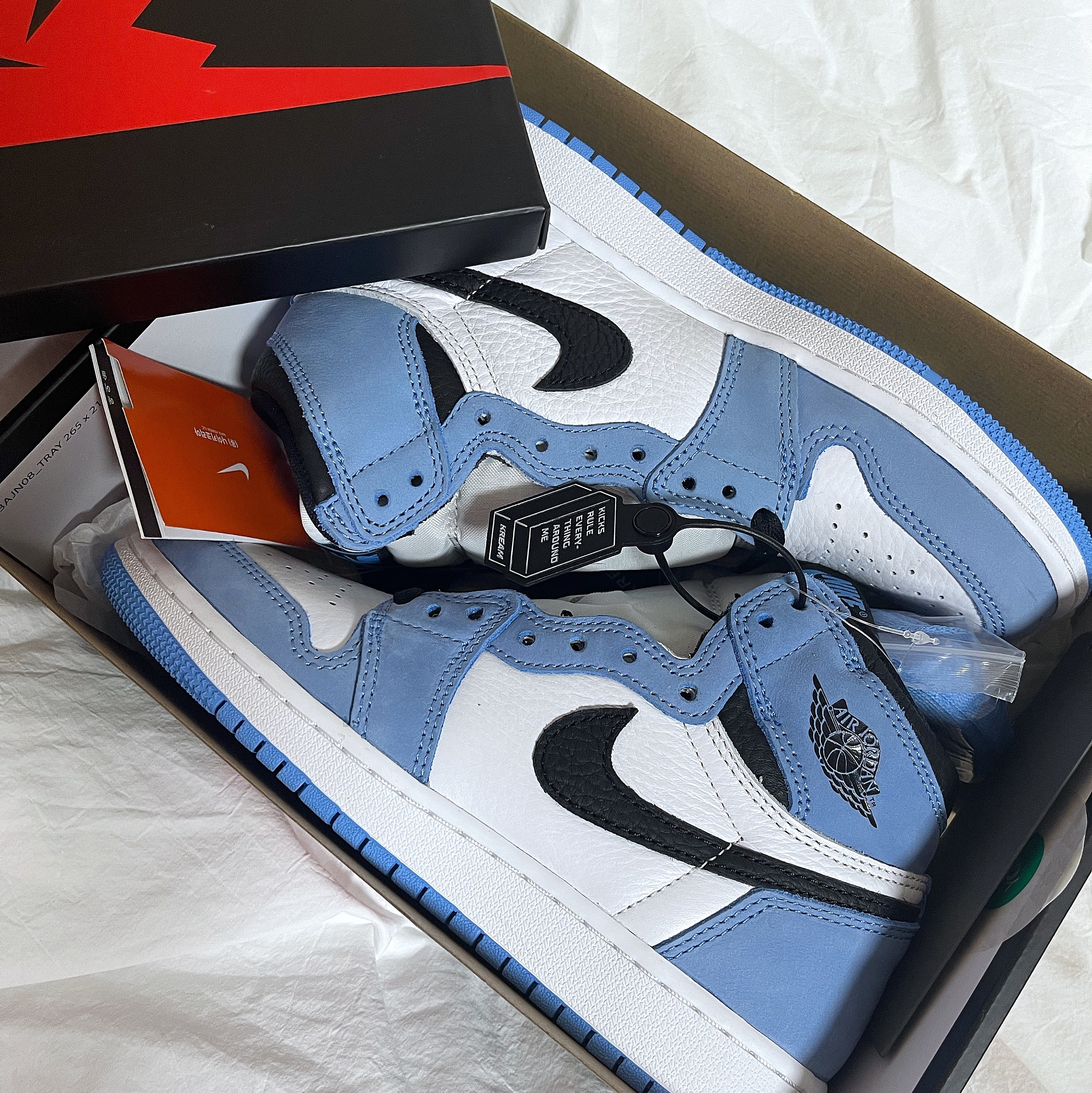 Jordan 1 Retro High OG University Blue 착용 스타일