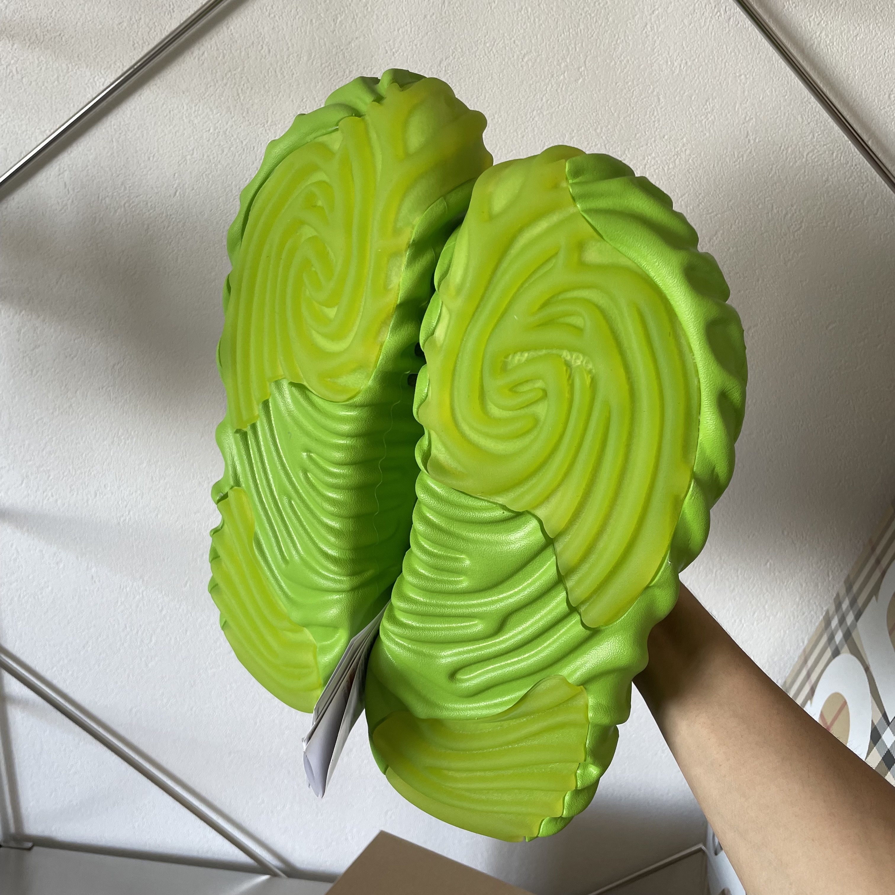 Crocs x Salehe Bembury Pollex Clog Crocodile 착용 스타일 - 3