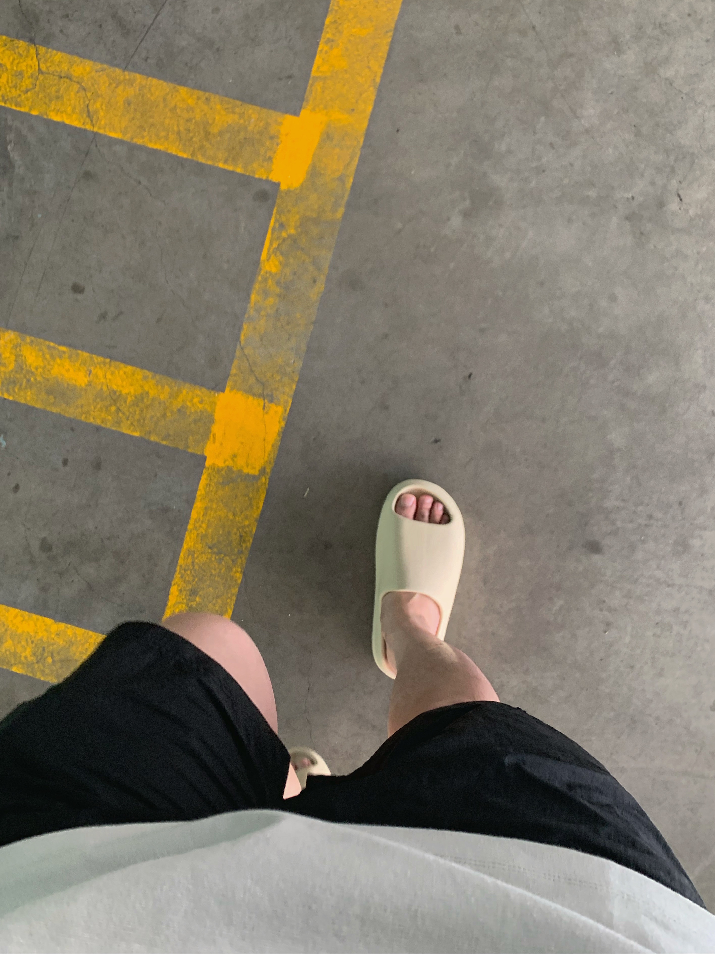 Adidas Yeezy Slide Bone 2022/2023 착용 스타일