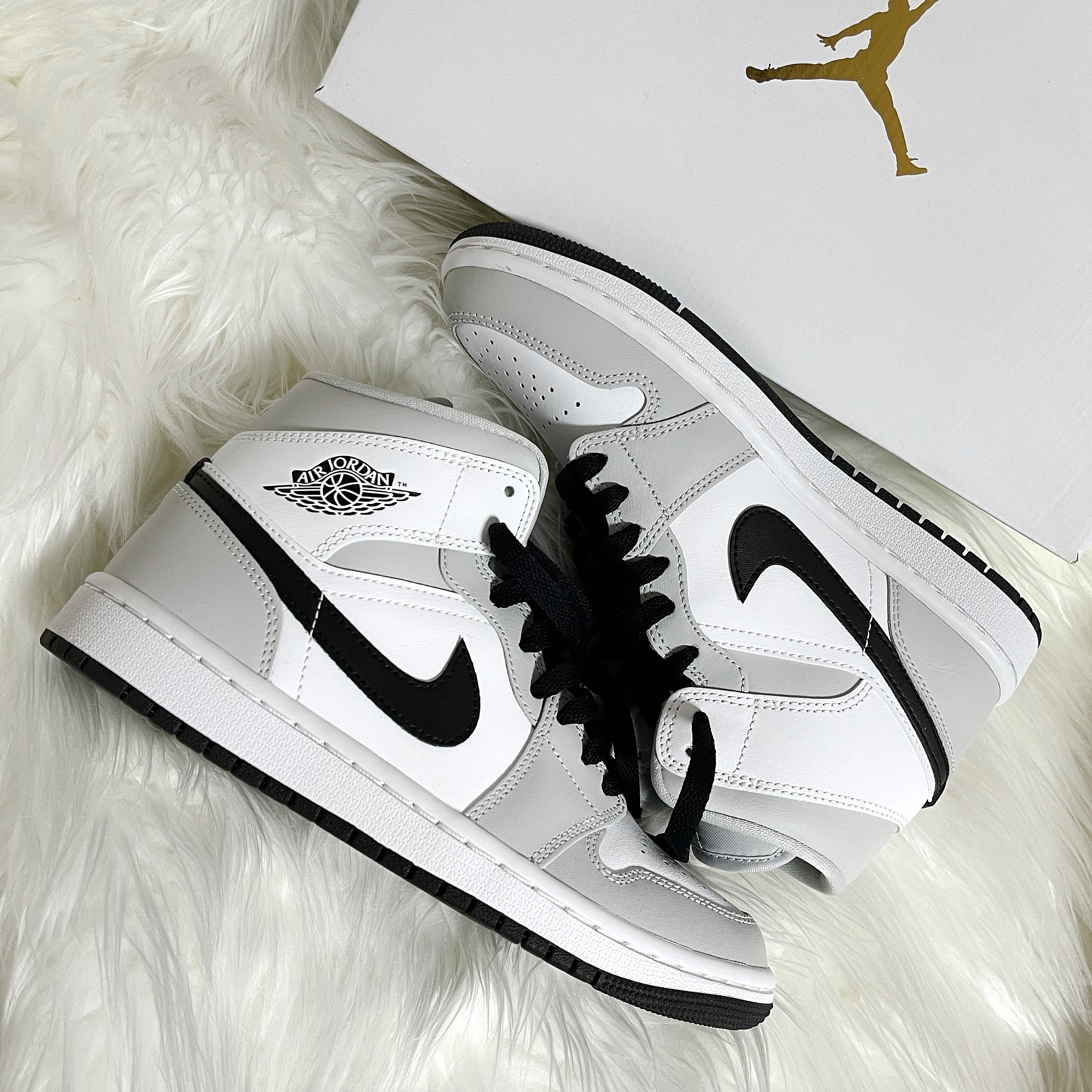 (W) Jordan 1 Mid Grey Fog 착용 스타일
