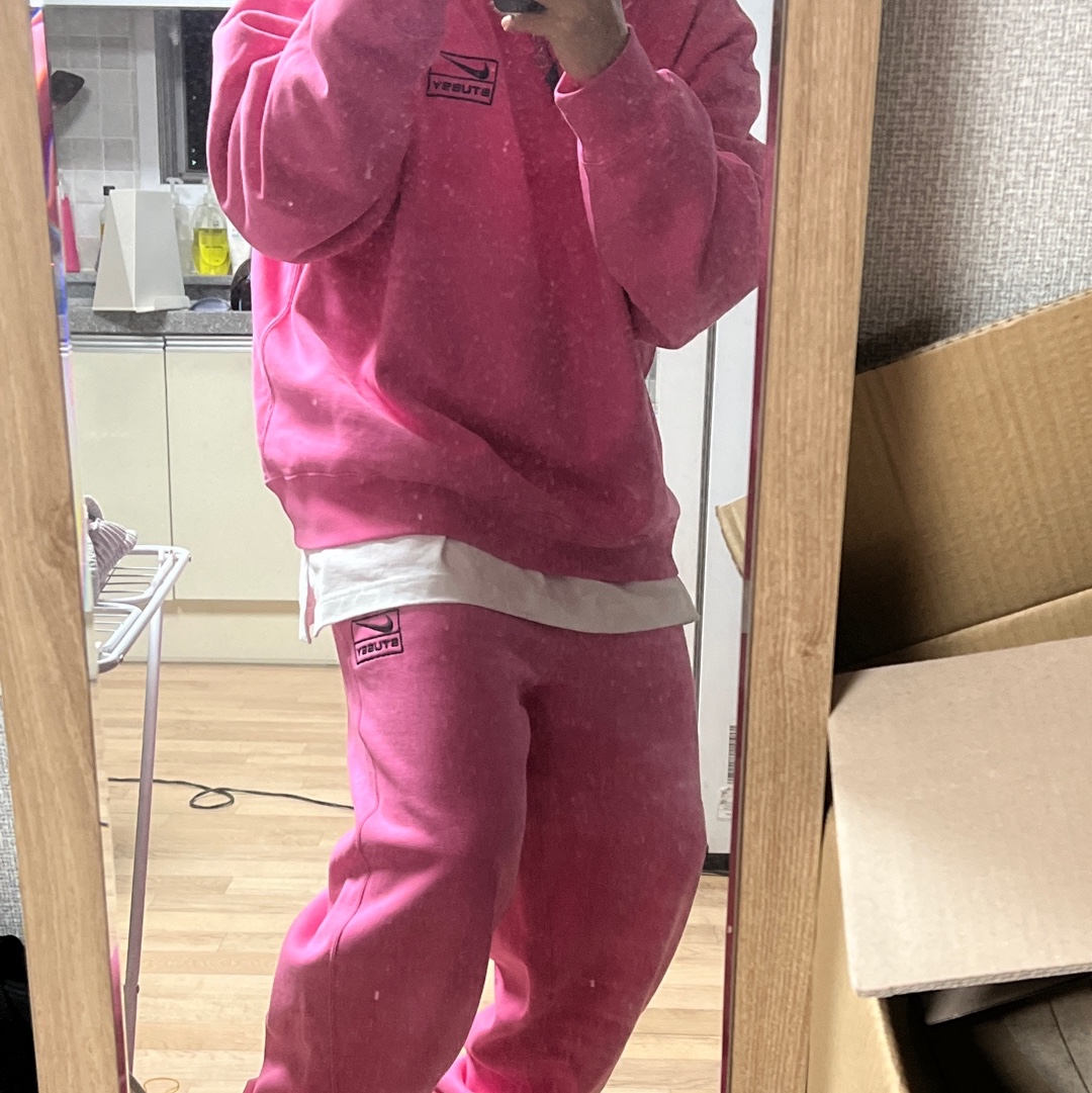 Nike x Stussy NRG Washed Fleece Crewneck Lotus PInk, Nike x Stussy NRG Washed Fleece Pants Lotus PInk (DO5296-670) 착용 스타일