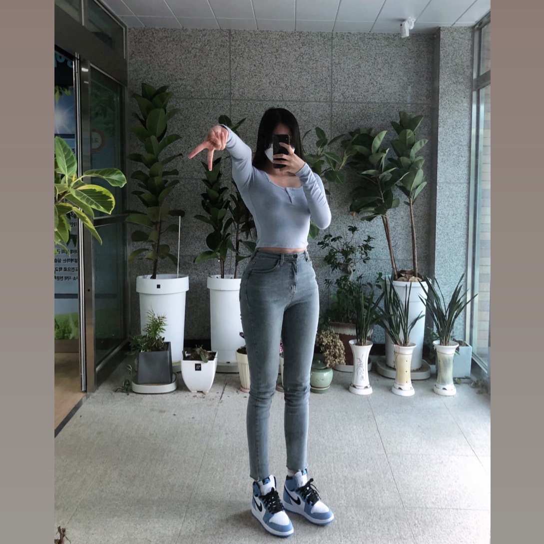 Jordan 1 Retro High OG University Blue 착용 스타일