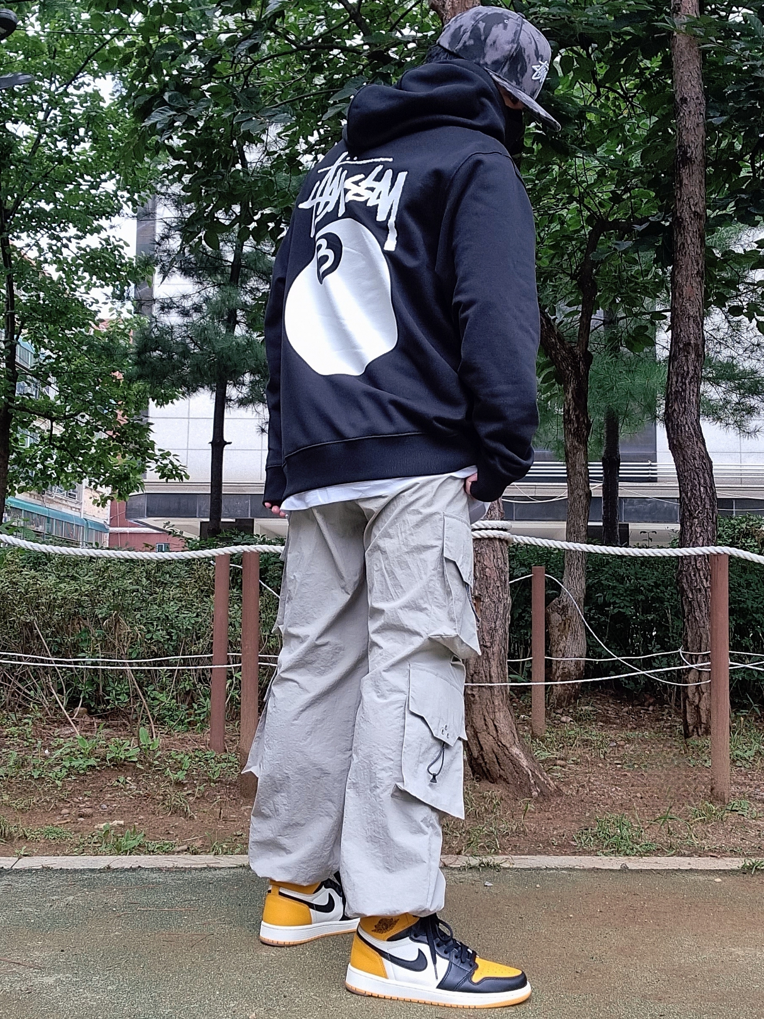 Stussy 8 Ball Hoodie Black - 21SS, Jordan 1 Retro High OG Taxi 착용 스타일 - 1