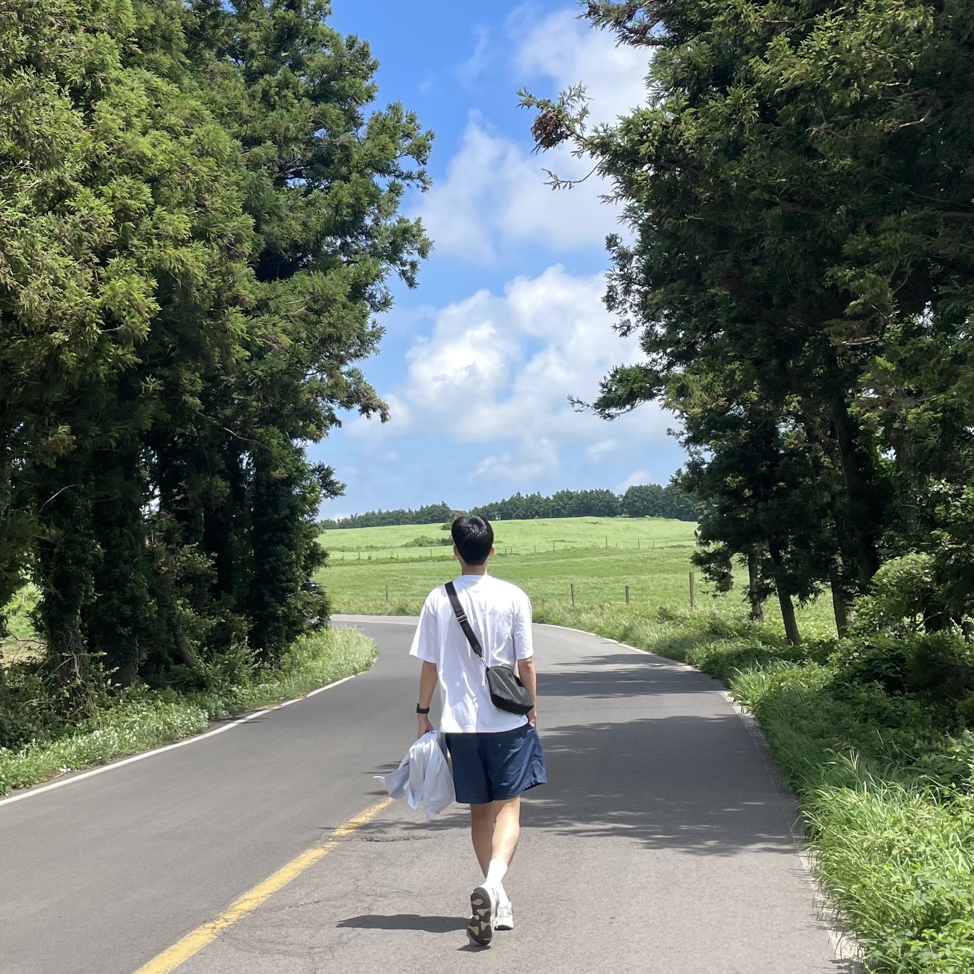 Prada Re-Nylon and Saffiano Leather Shoulder Bag Black, Adidas Yeezy Boost 700 V2 Cream 착용 스타일