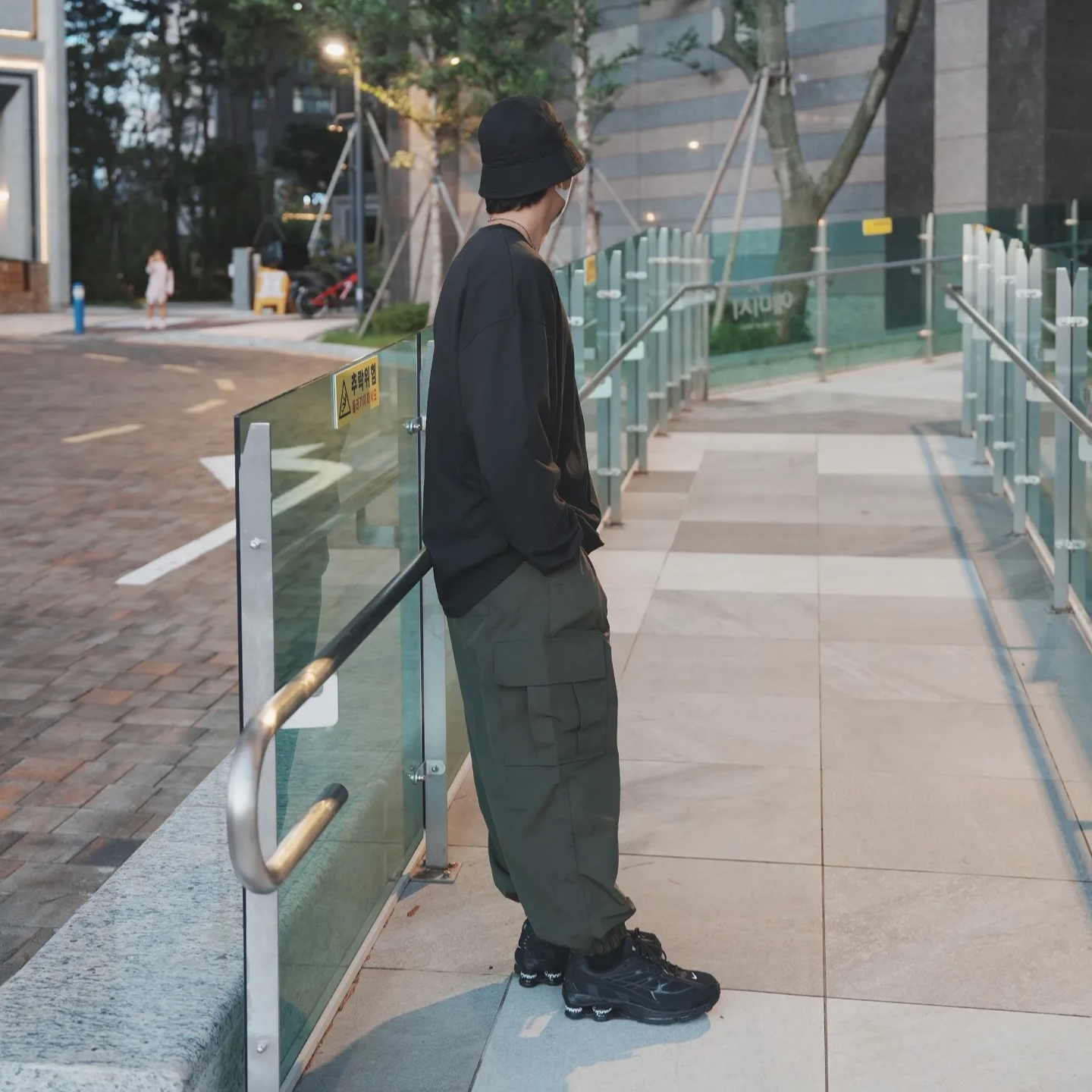Nike x Supreme Shox Ride 2 SP Black 착용 스타일 - 3