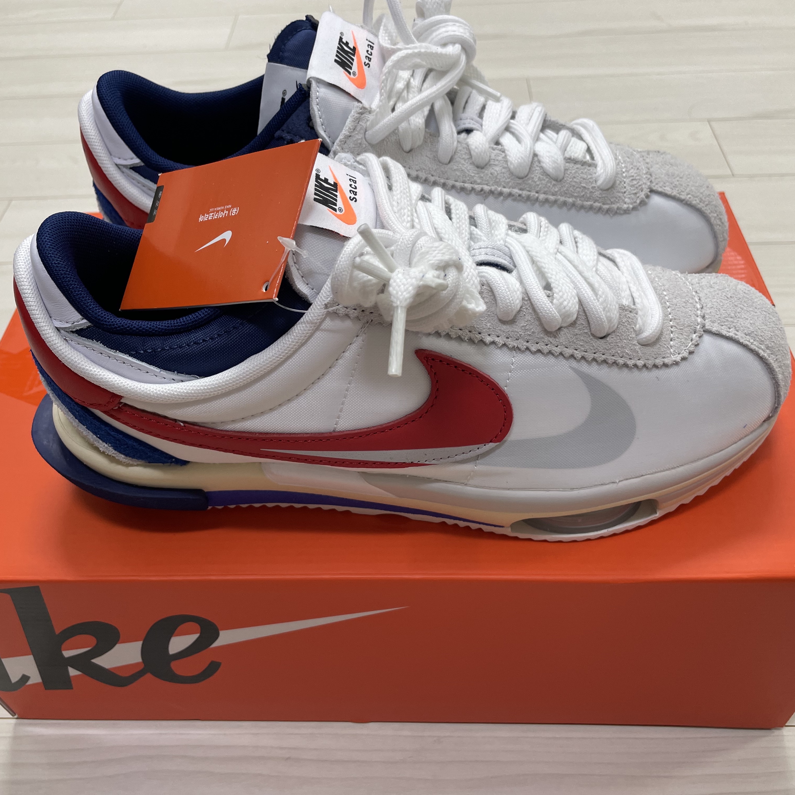 Nike x Sacai Zoom Cortez SP White and University Red 착용 스타일 - 1