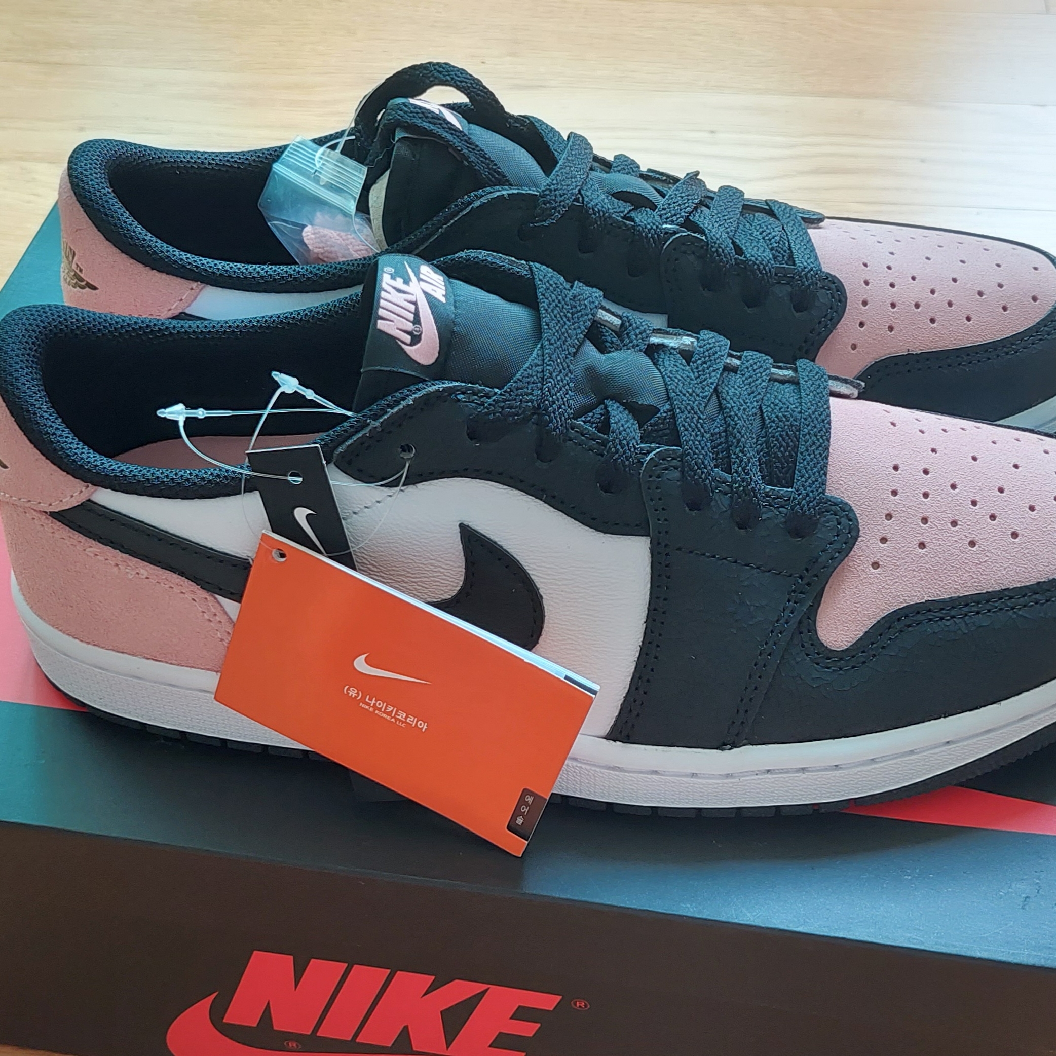 Jordan 1 Retro Low OG Bleached Coral 착용 스타일 - 2