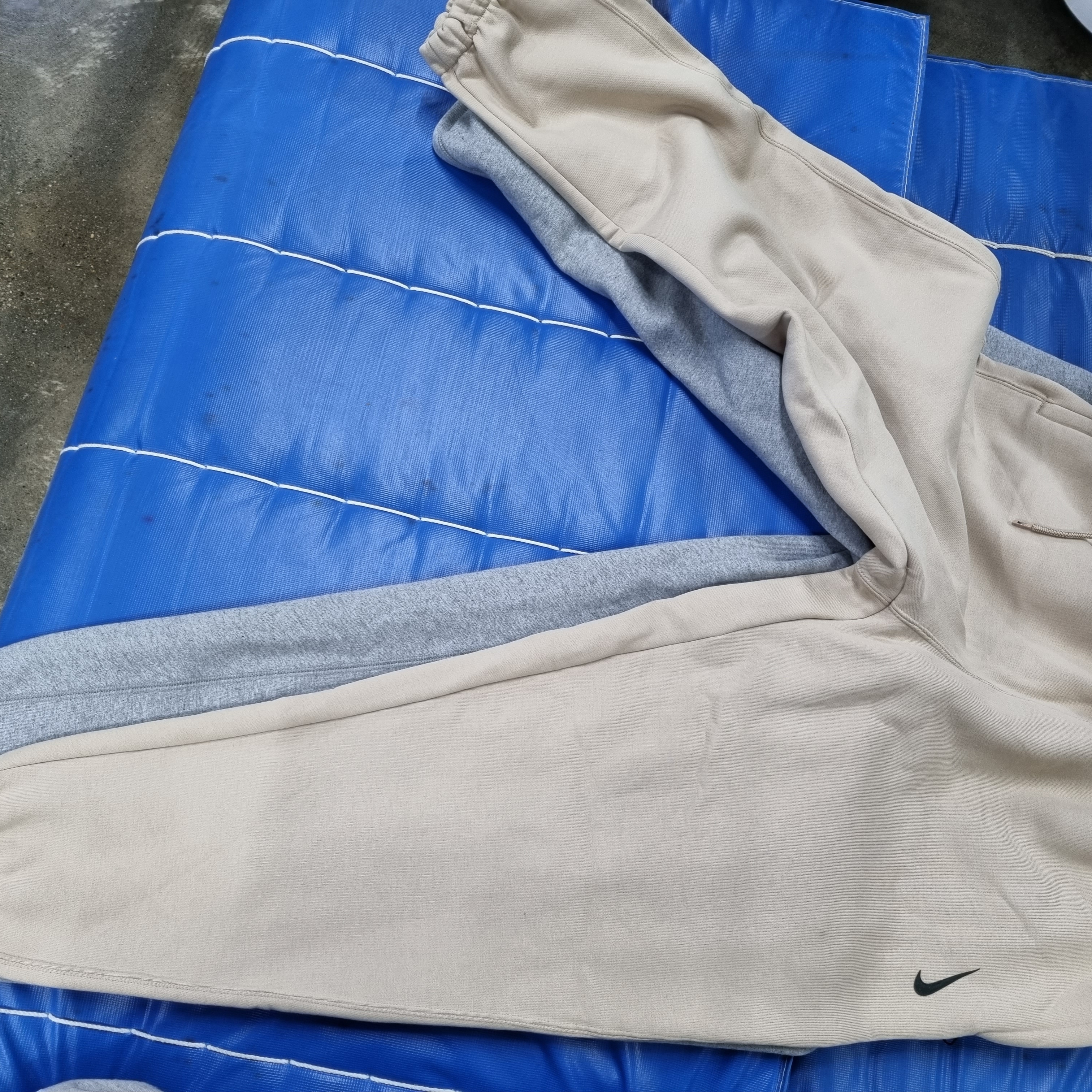 Nike x Stussy NRG RA Fleece Pants Dark Grey Heather (DJ9490-063), Nike x Billie Eilish NRG Fleece Pants Mushroom - Asia 착용 스타일 - 3