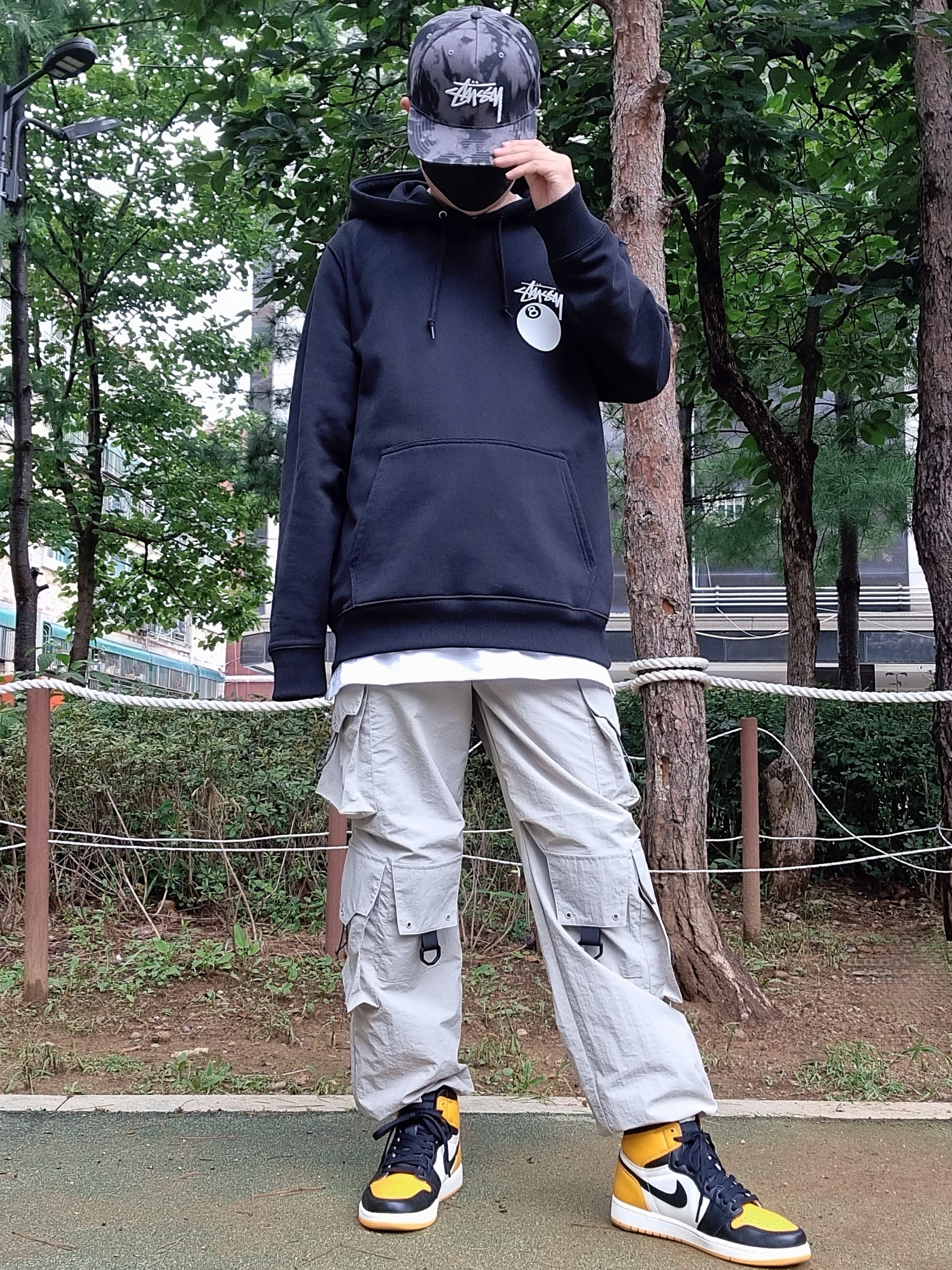 Stussy 8 Ball Hoodie Black - 21SS, Jordan 1 Retro High OG Taxi 착용 스타일 - 2