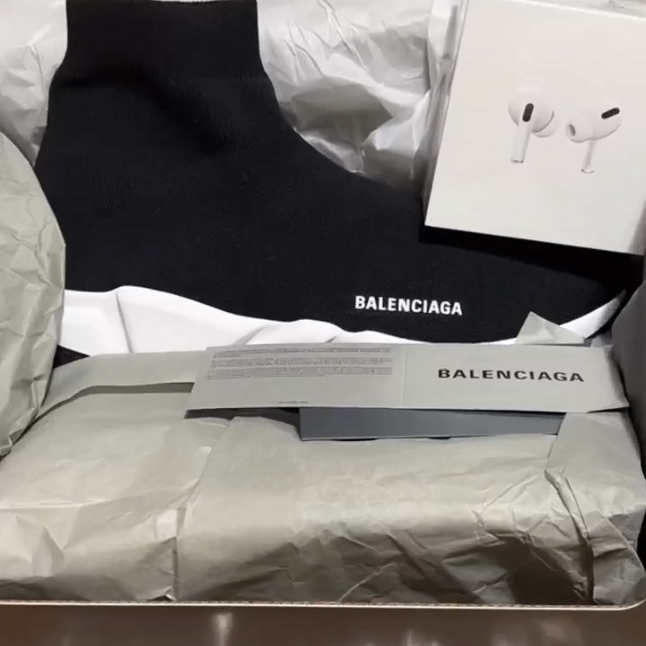 Apple AirPods Pro with MagSafe Charging Case (Korean Ver.) 착용 스타일