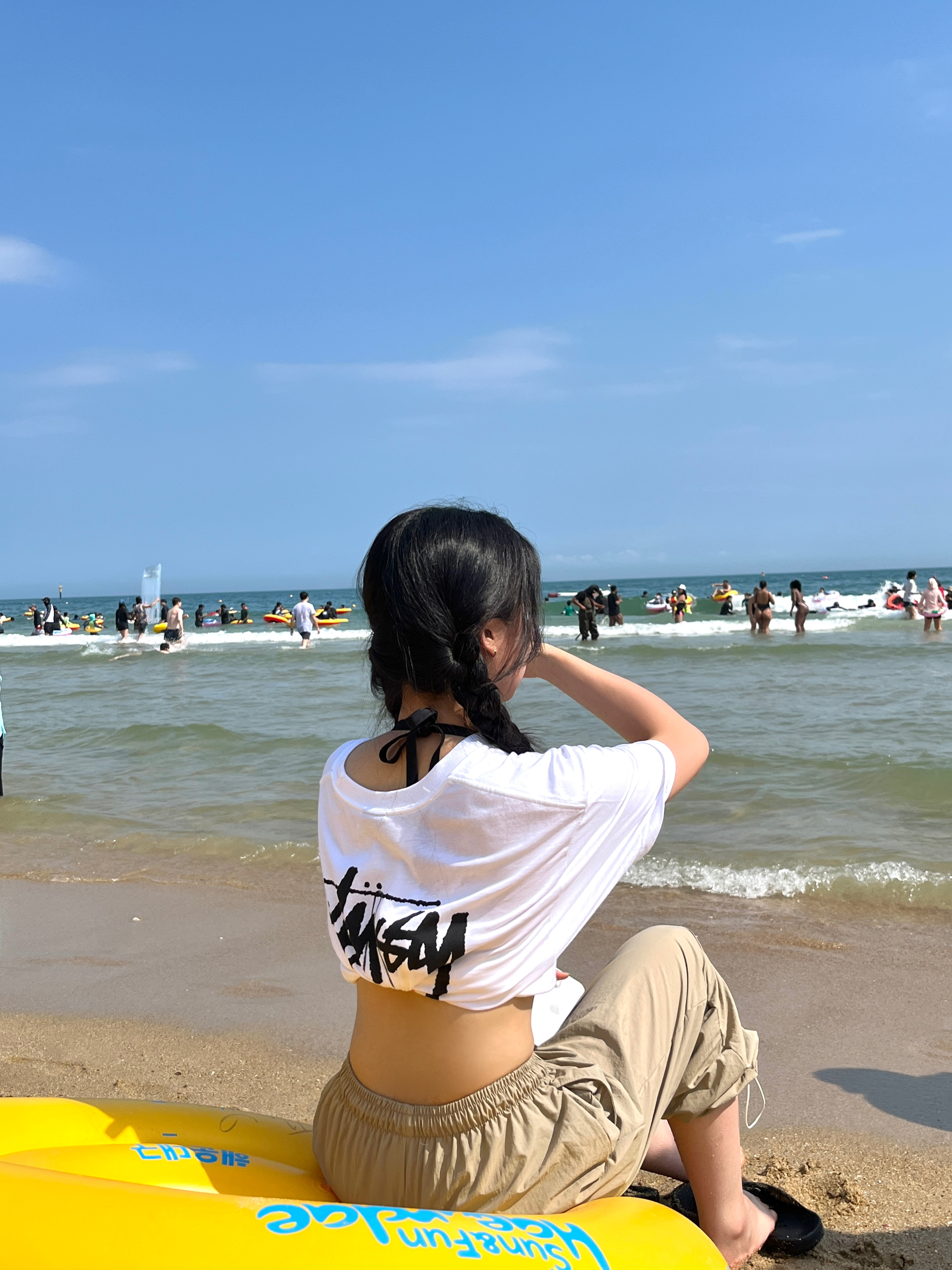 Stussy Fuzzy Dice T-Shirt White, Oofos OOriginal Black 착용 스타일