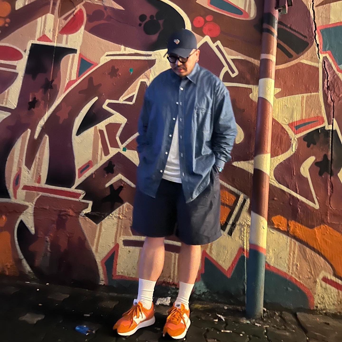 New Balance 327 Vintage Luxe Orange 착용 스타일