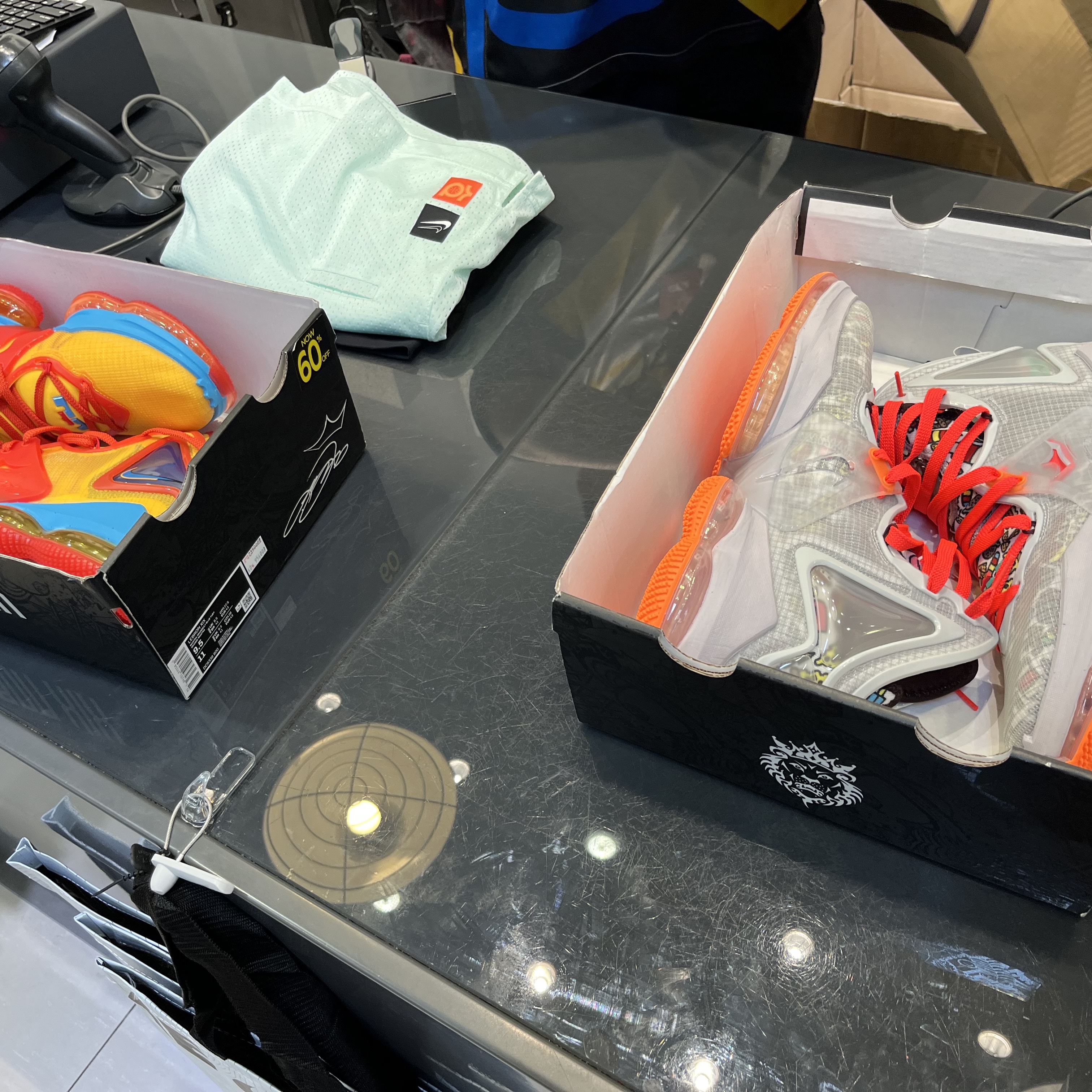 Nike x Space Jam: A New Legacy LeBron XIX Uniform Hook 착용 스타일