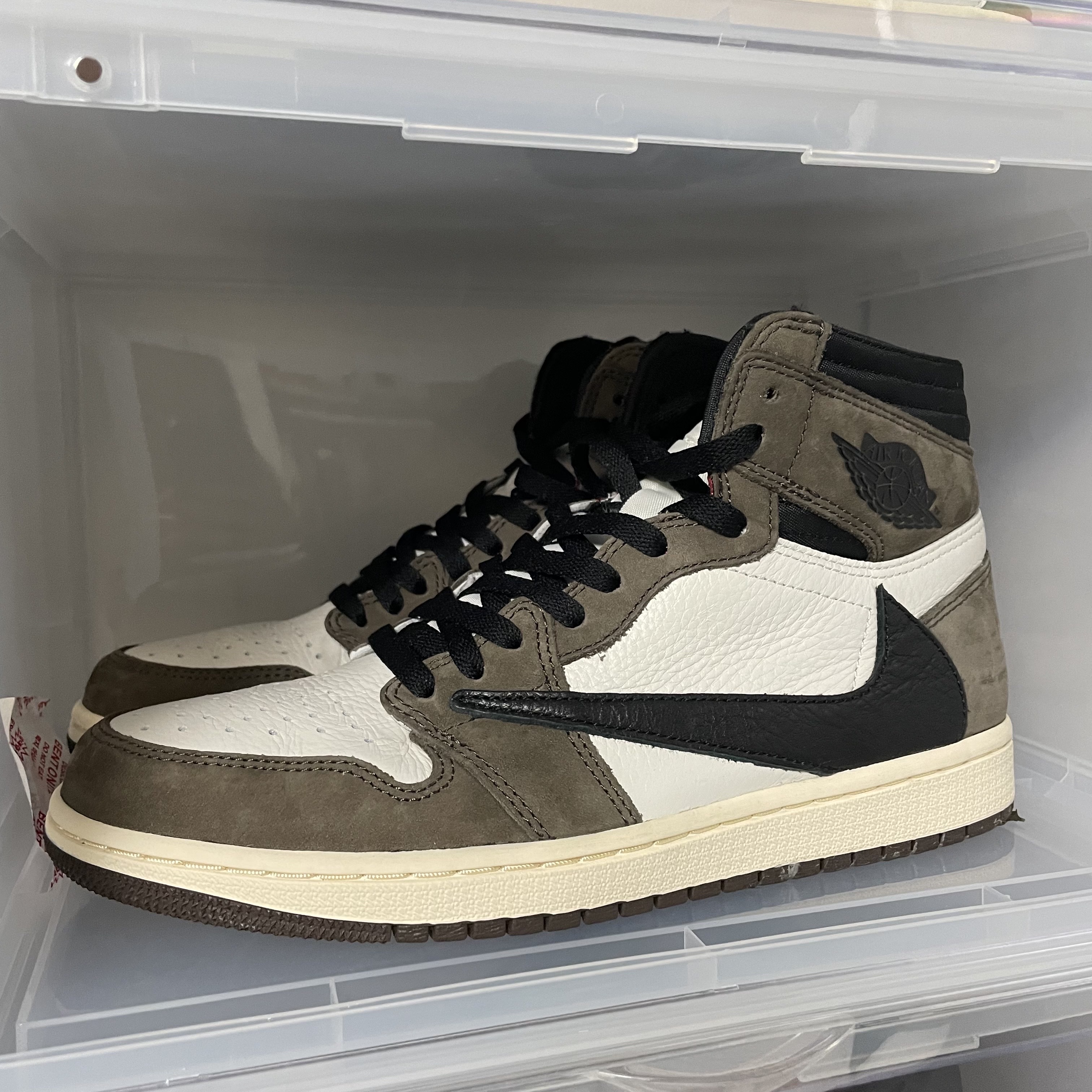 Jordan 1 x Travis Scott Retro High OG SP Mocha 착용 스타일