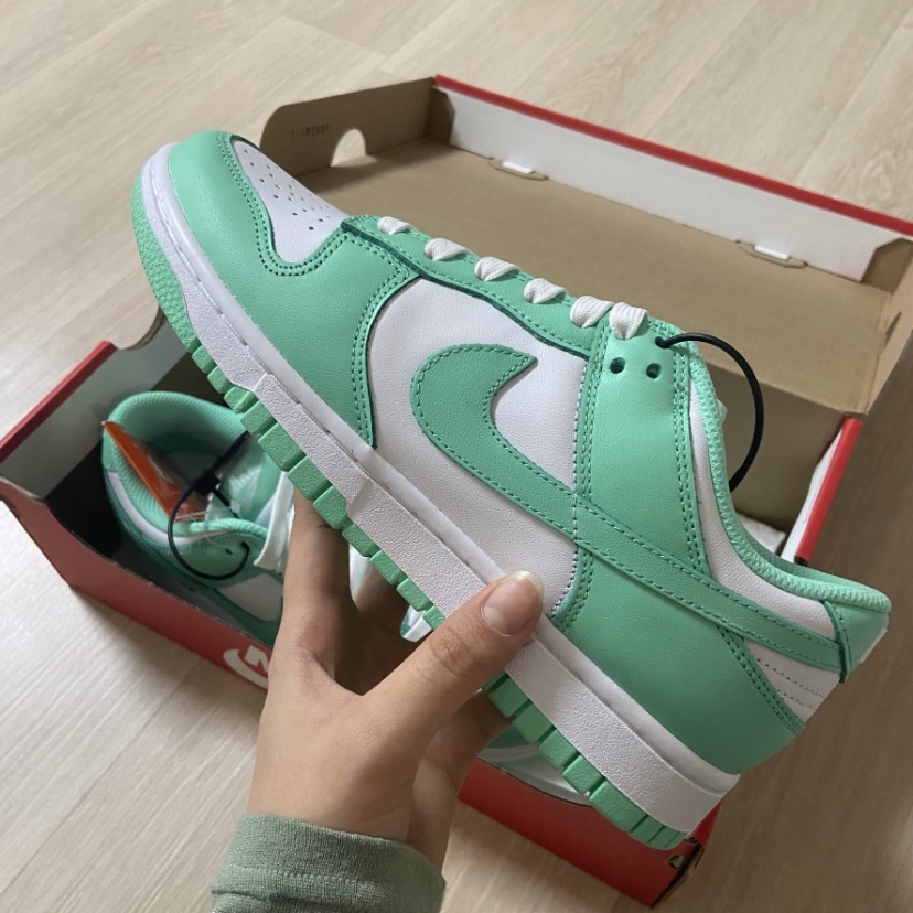 (W) Nike Dunk Low Green Glow 착용 스타일