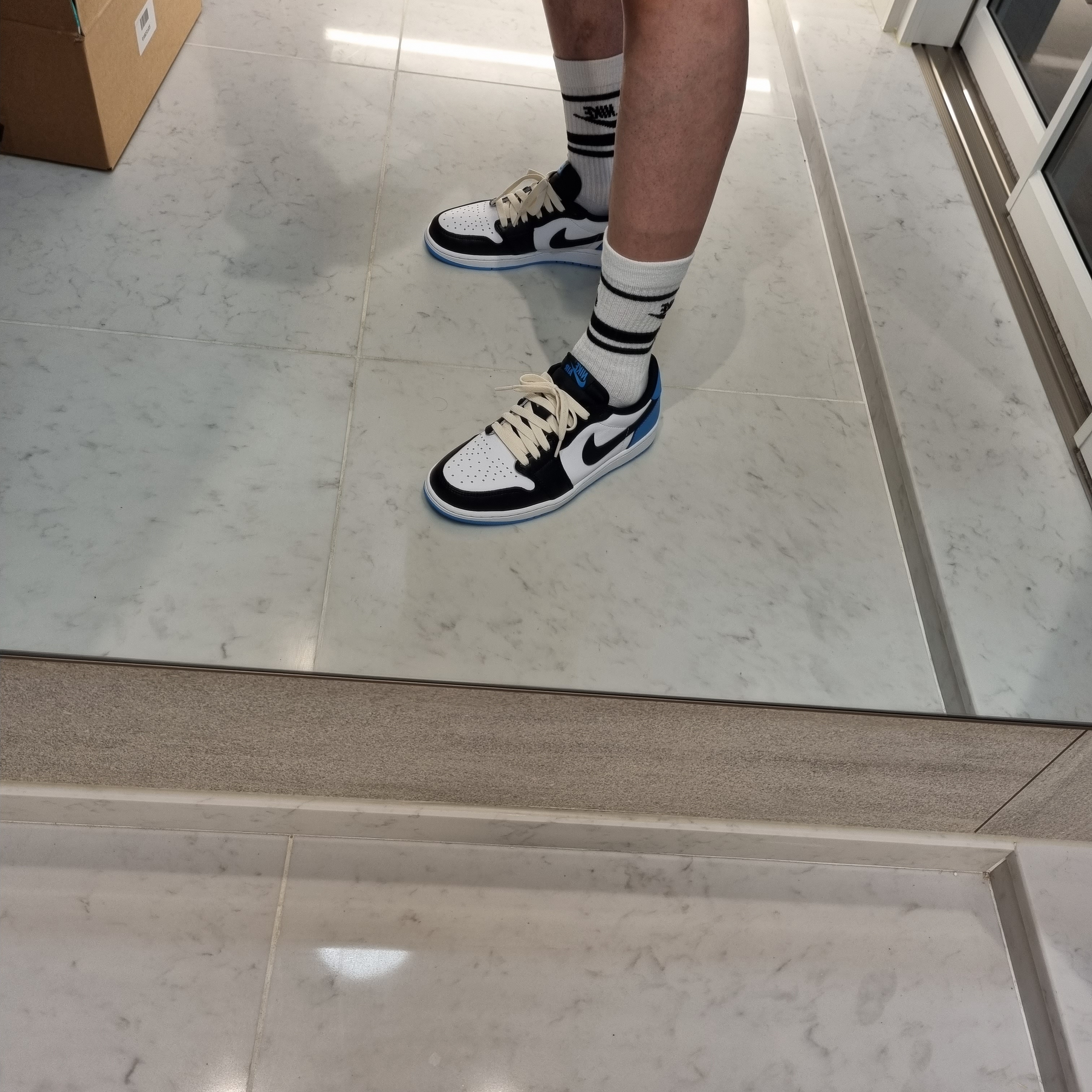 Jordan 1 Retro Low OG Black and Dark Powder Blue, (W) Jordan 1 Retro Low OG Black and Dark Powder Blue 착용 스타일