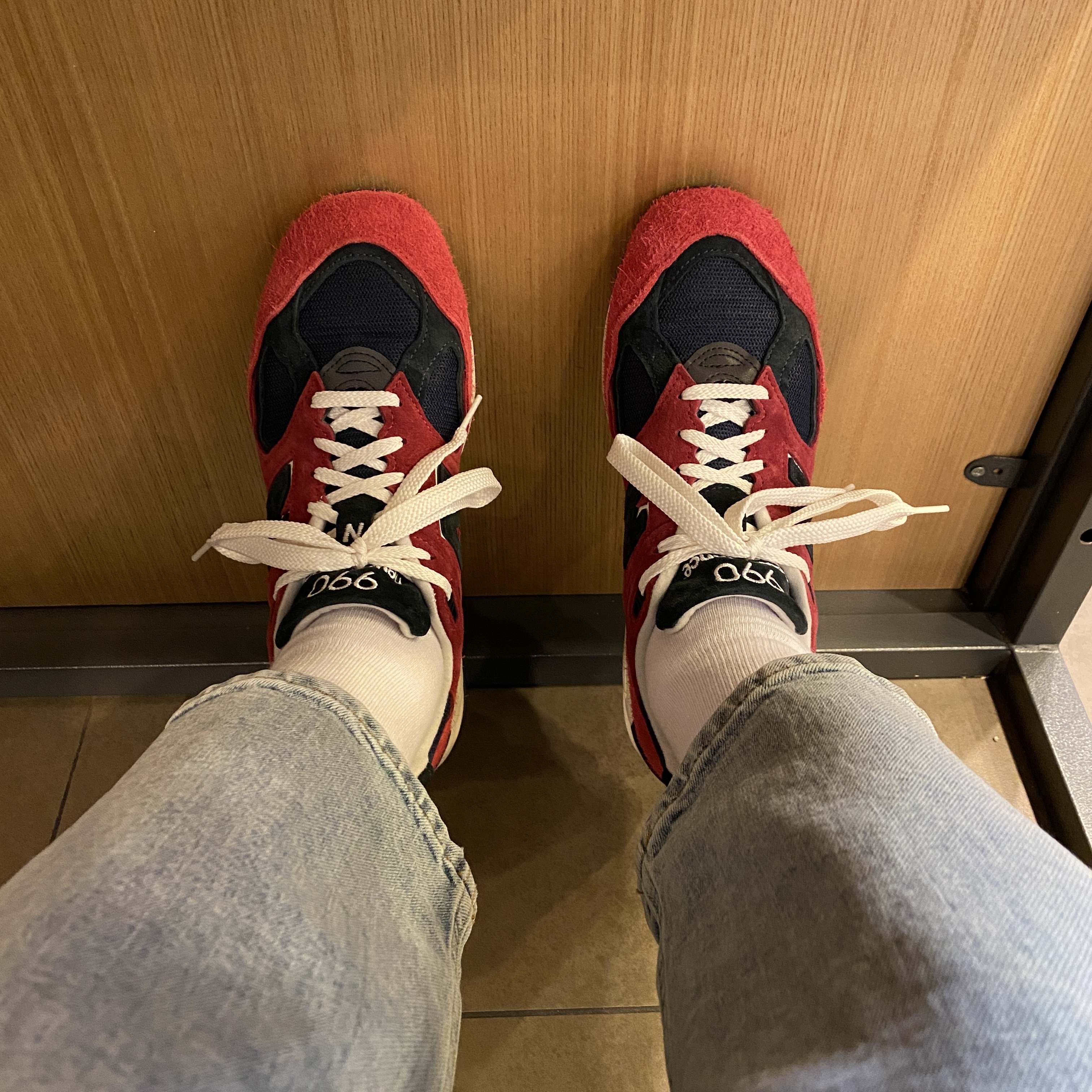 New Balance 990v2 Made in USA Chrysanthemum Navy 착용 스타일 - 2
