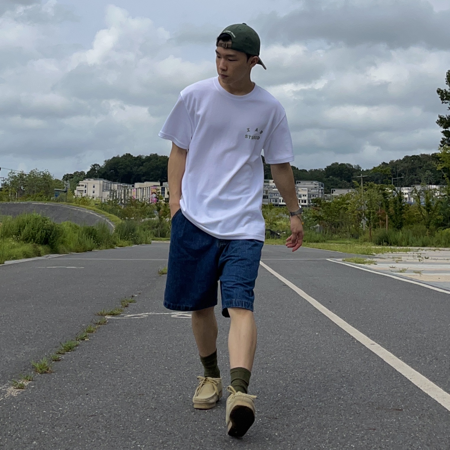 IAB Studio T-Shirt White Light Green 착용 스타일 - 4