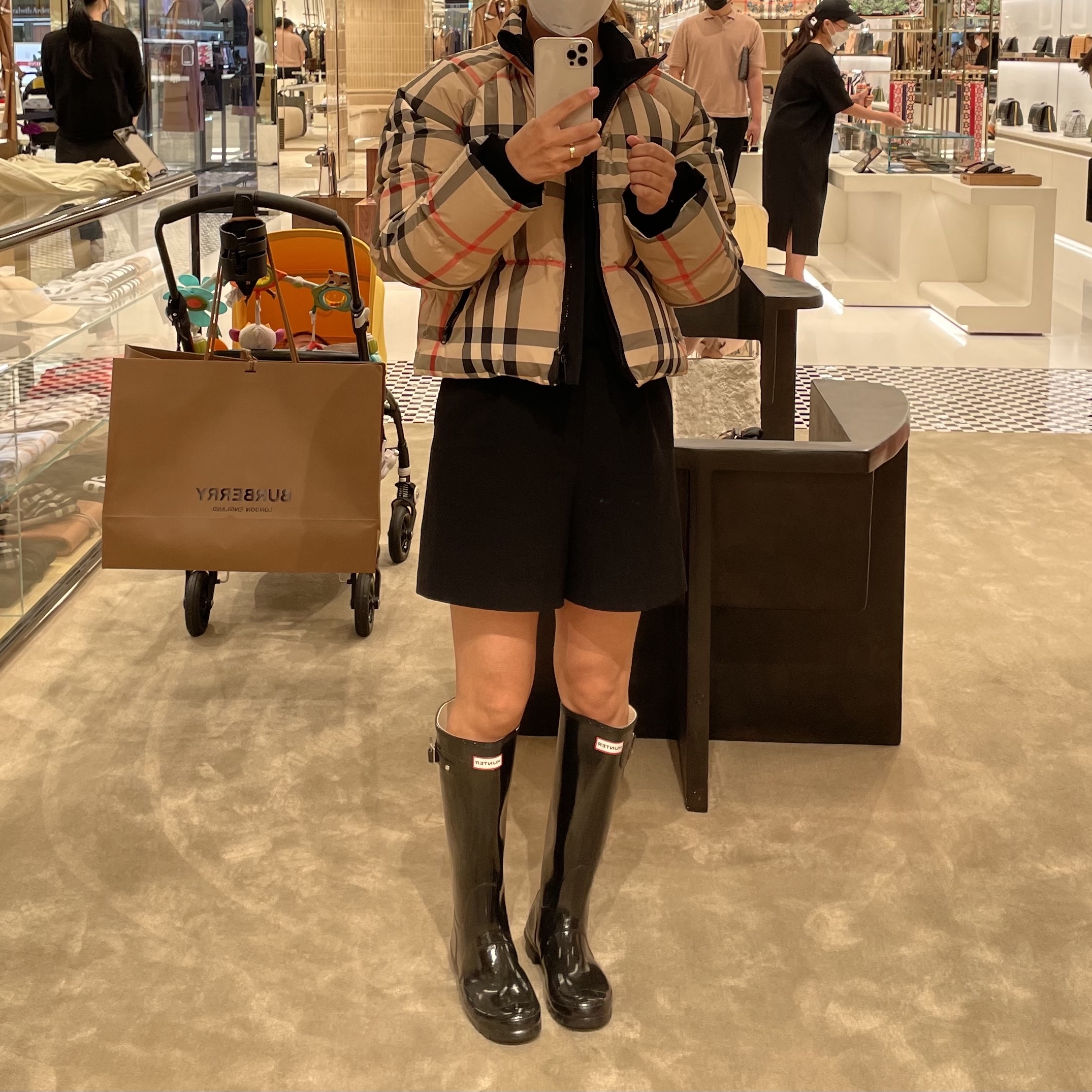 (W) Hunter Original Tall Rain Boots Black 착용 스타일