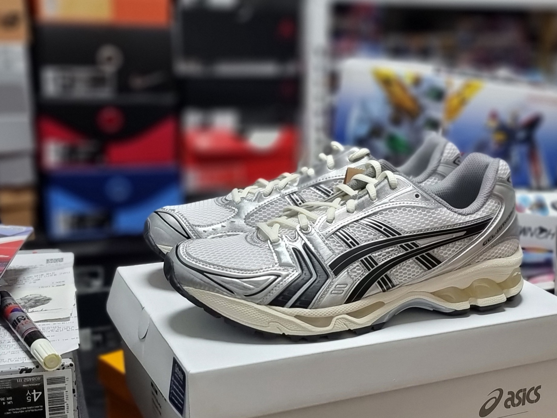 Asics x JJJJound Gel-Kayano 14 Silver Black 착용 스타일