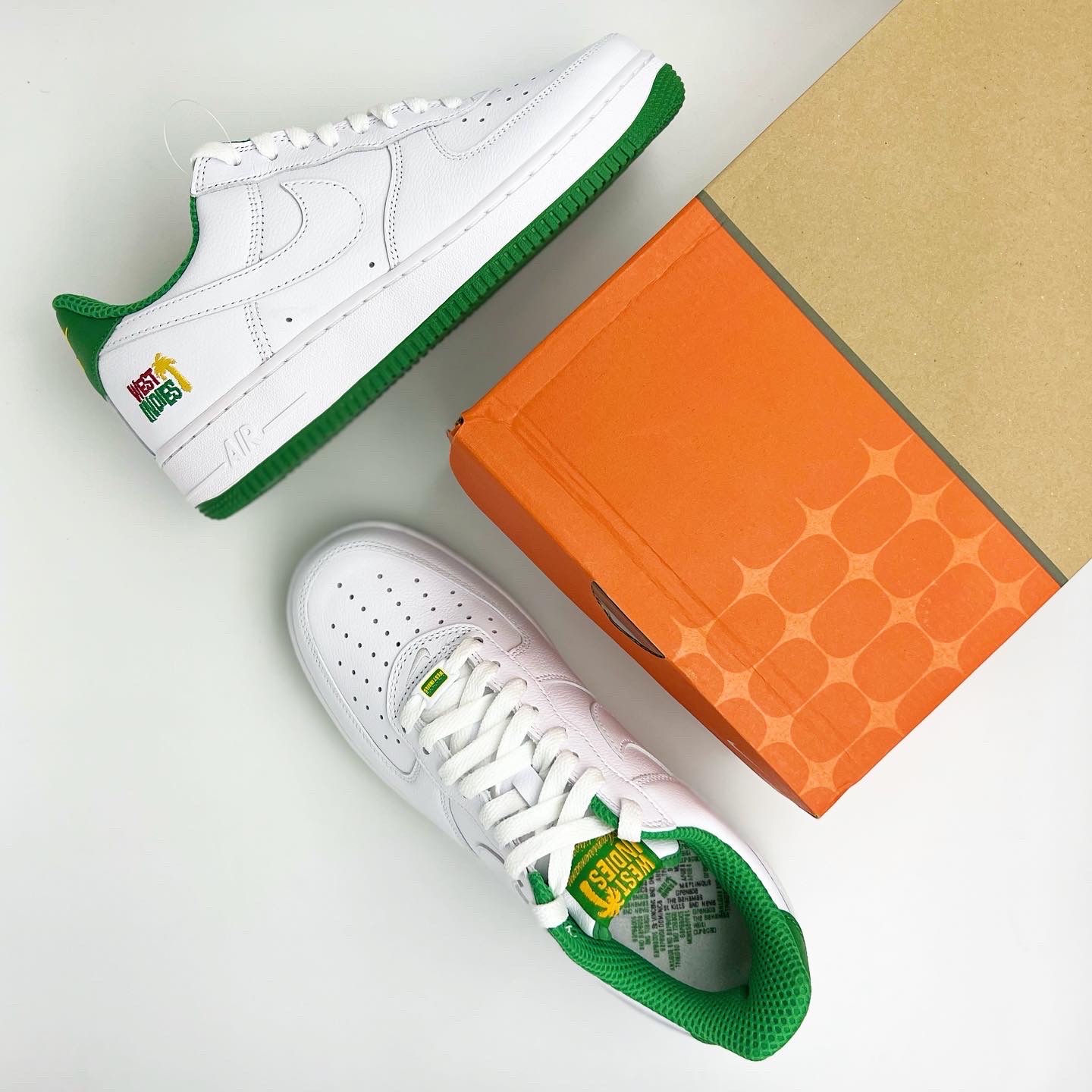 Nike Air Force 1 Low Retro QS West Indies Classic Green 착용 스타일 - 5