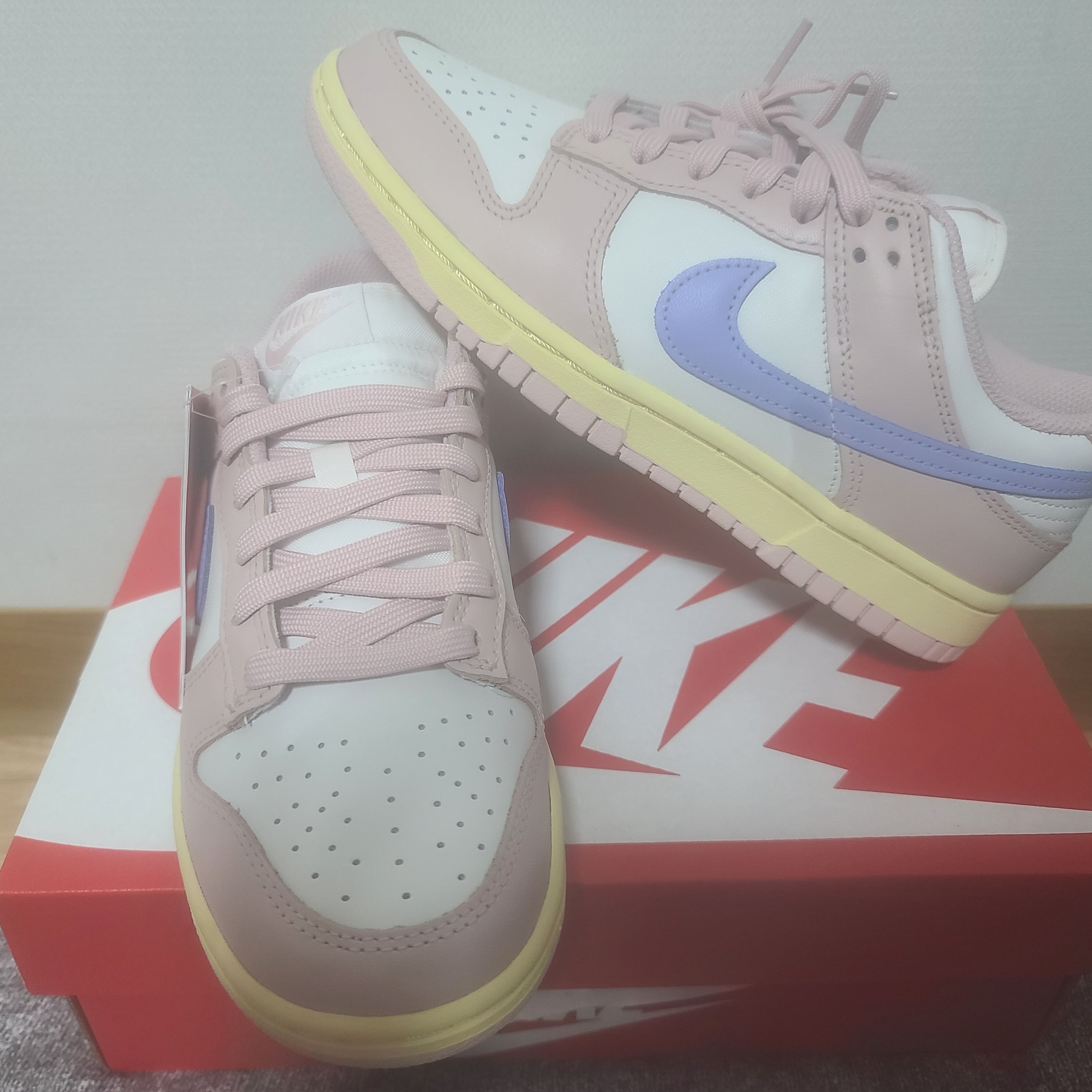 (W) Nike Dunk Low Pink Oxford 착용 스타일 - 1