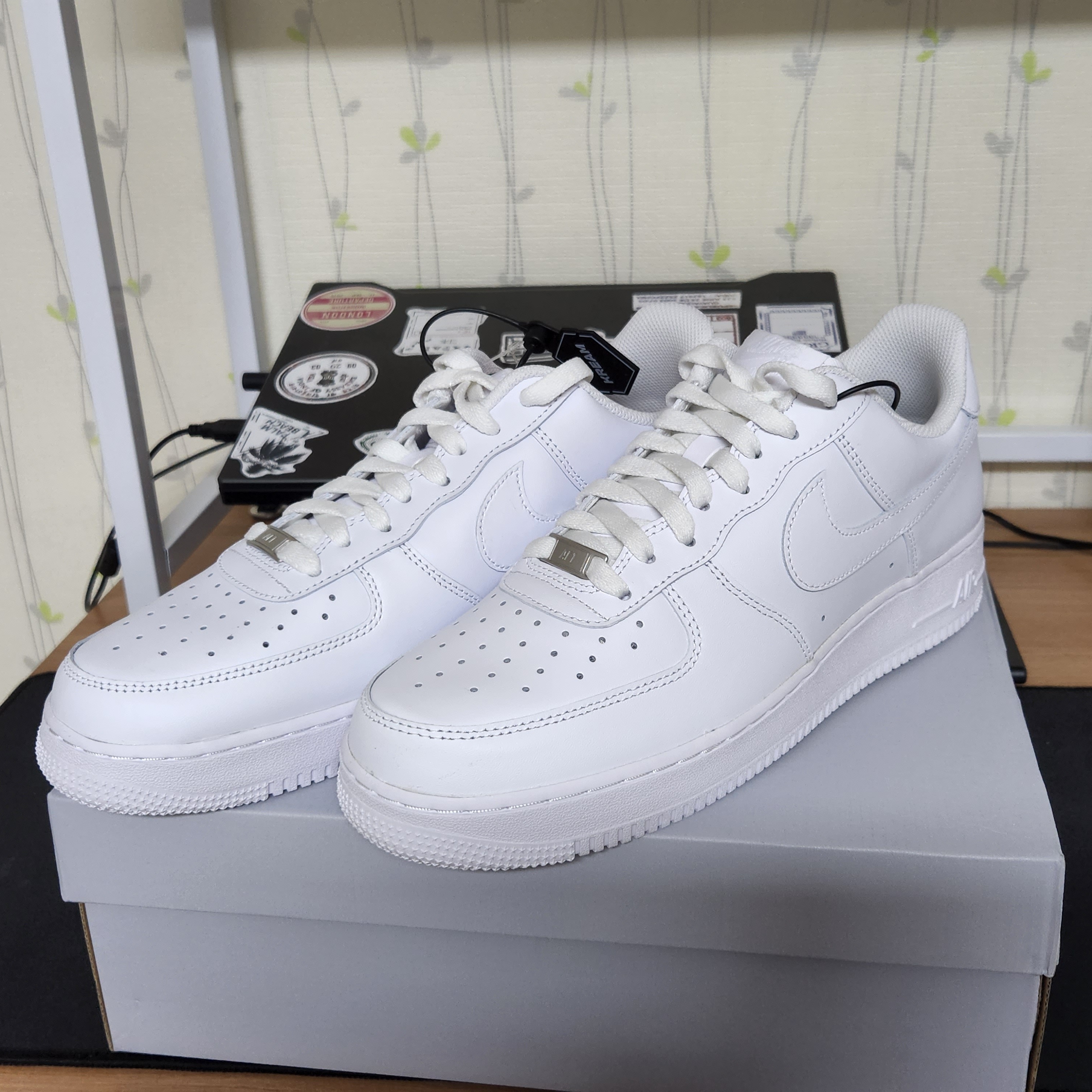 Nike Air Force 1 '07 Low White 착용 스타일 - 1
