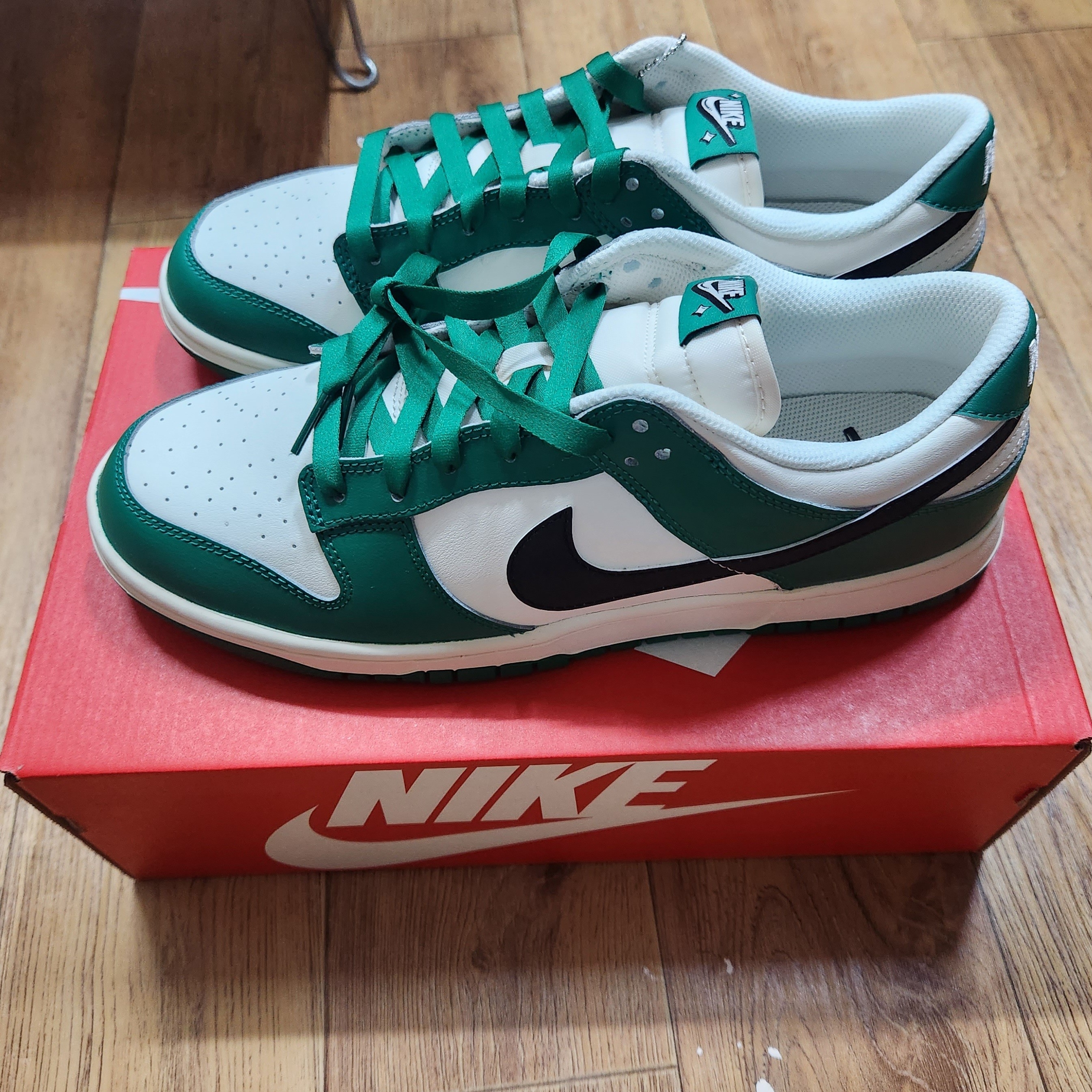 Nike Dunk Low Retro SE Jackpot Malachite 착용 스타일 - 2