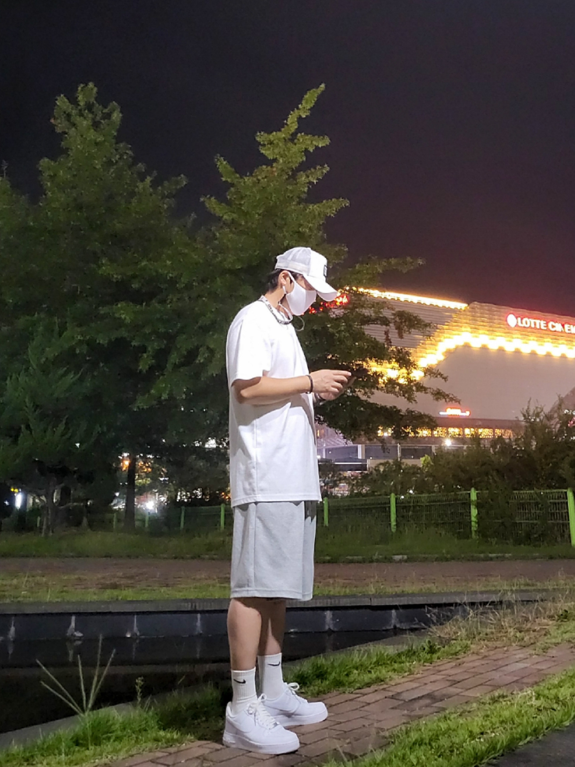 Nike Air Force 1 '07 Low White, IAB Studio T-Shirt White Light Green 착용 스타일