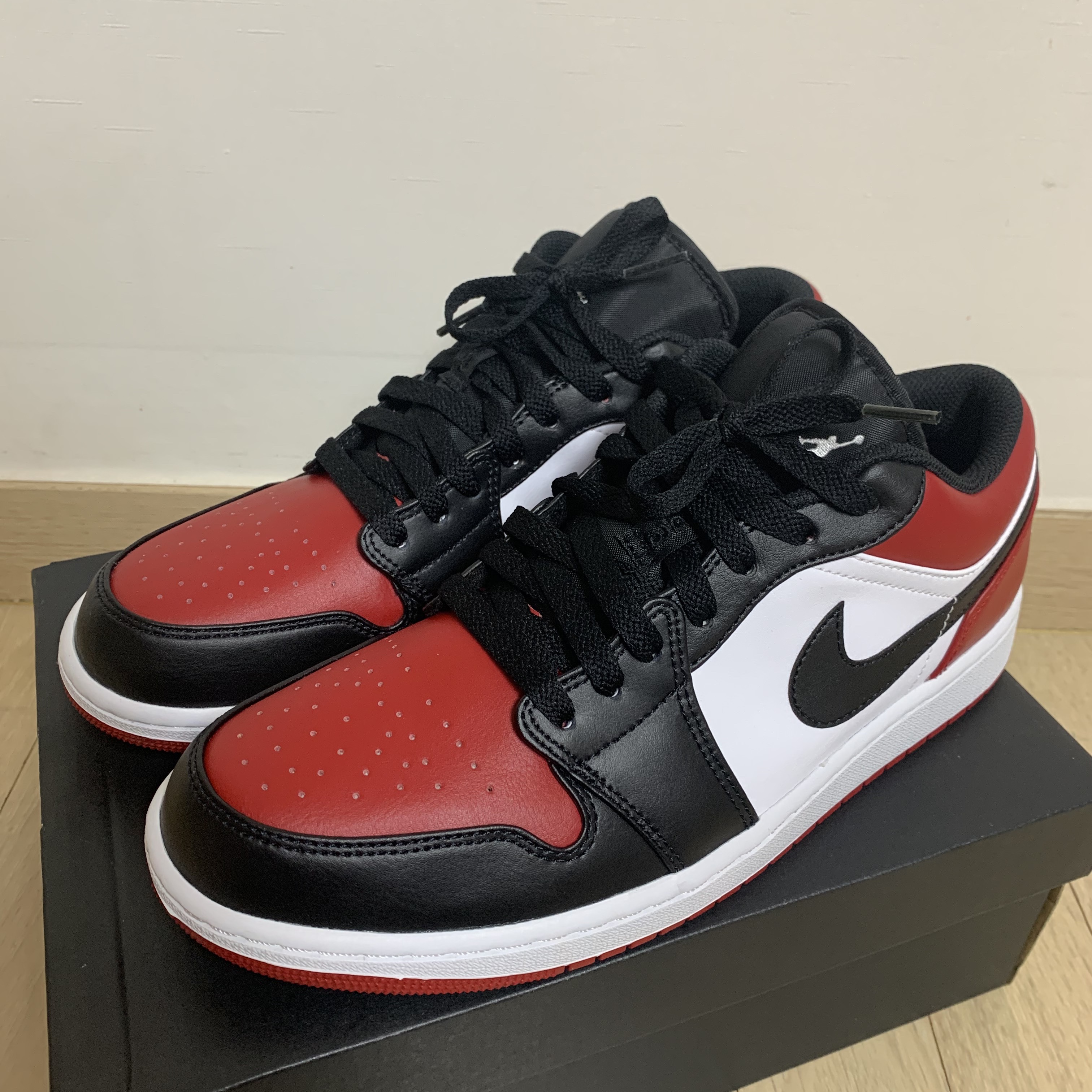 Jordan 1 Low Bred Toe 착용 스타일 - 1