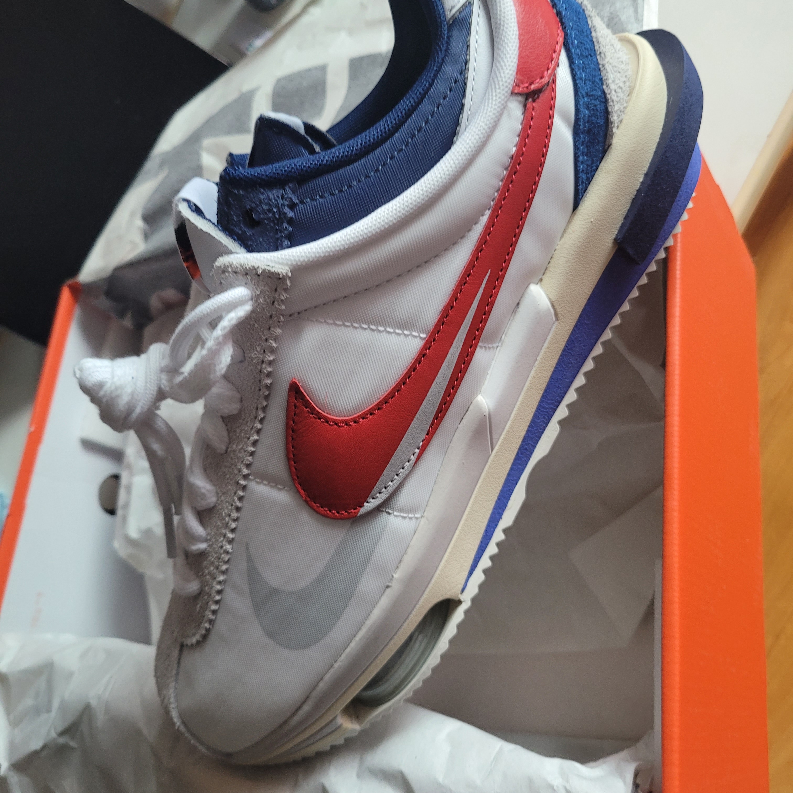 Nike x Sacai Zoom Cortez SP White and University Red 착용 스타일