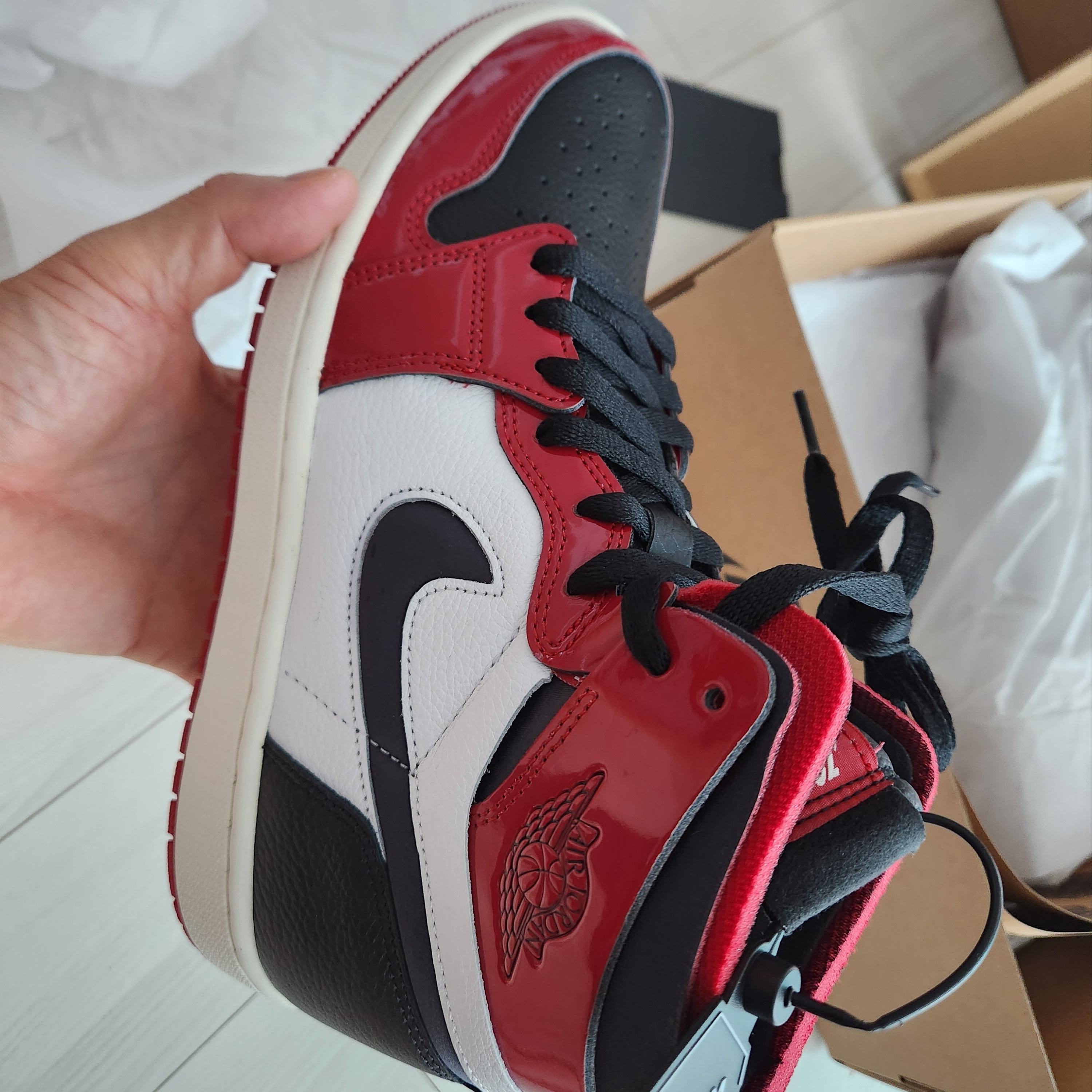 (W) Jordan 1 Zoom Air CMFT Gym Red Black 착용 스타일 - 1