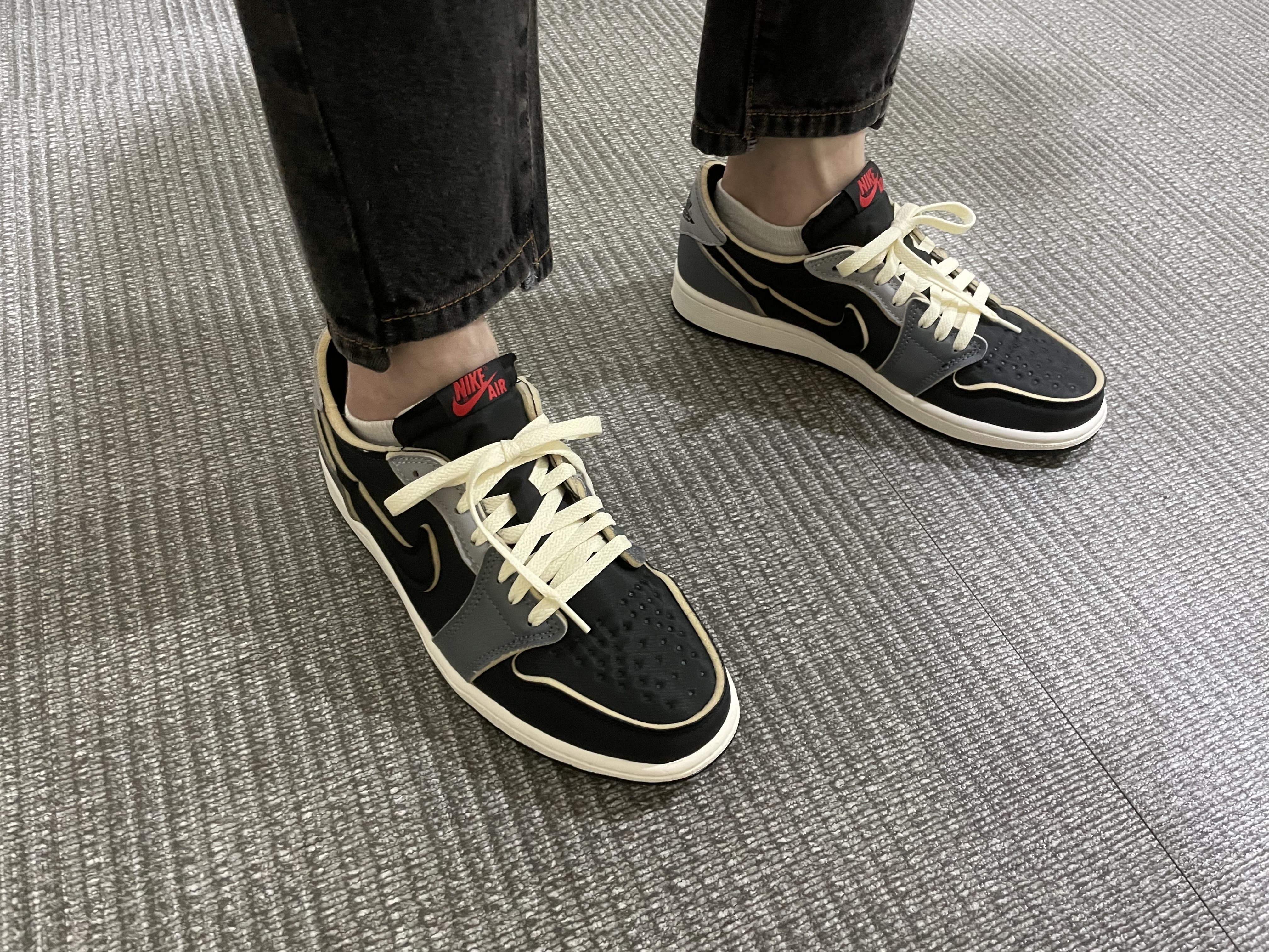 Jordan 1 Retro Low OG EX Black and Smoke Grey 착용 스타일