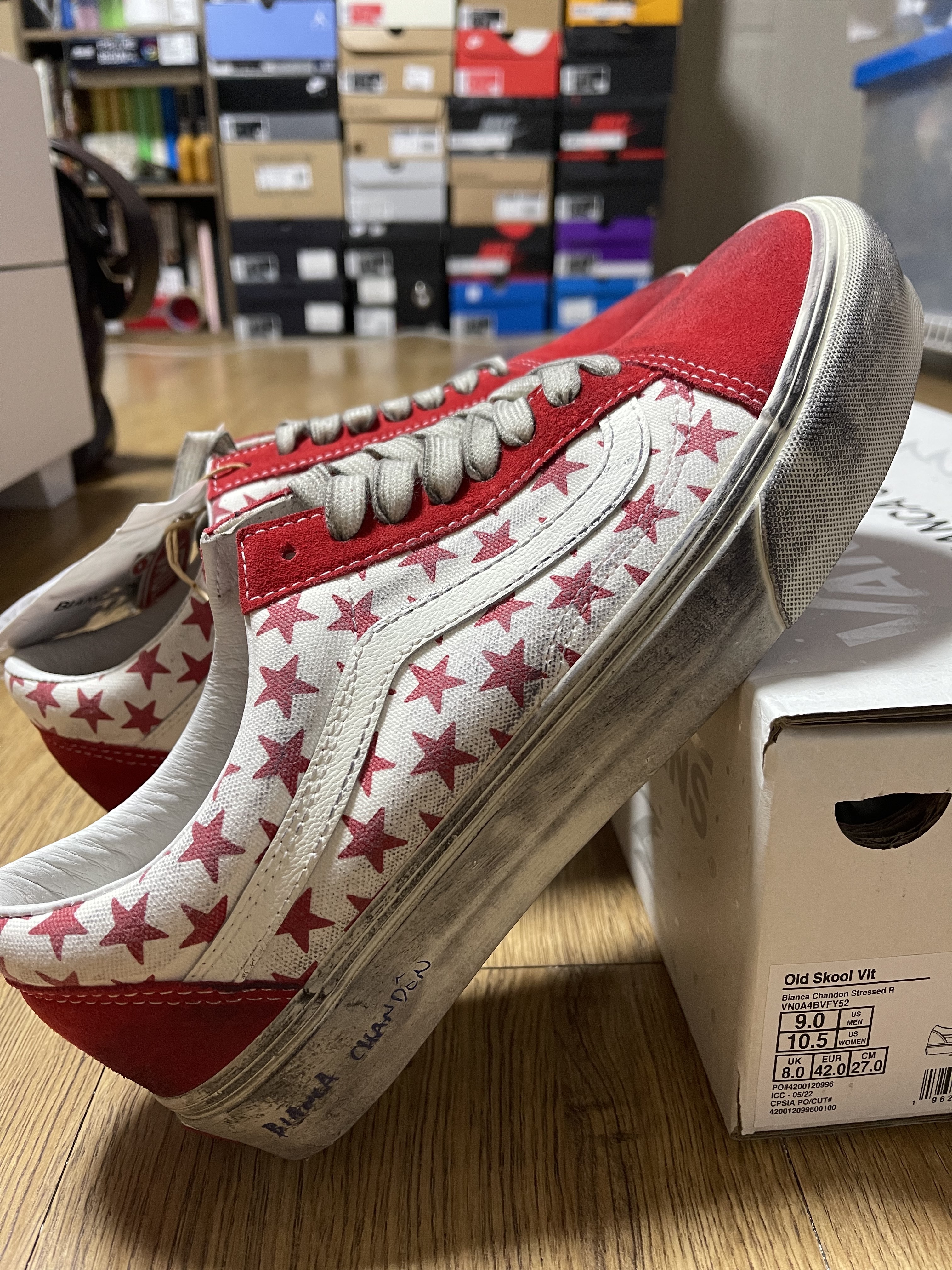 Vans Vault x Bianca Chandon Old Skool LX Stressed Red White 착용 스타일 - 2