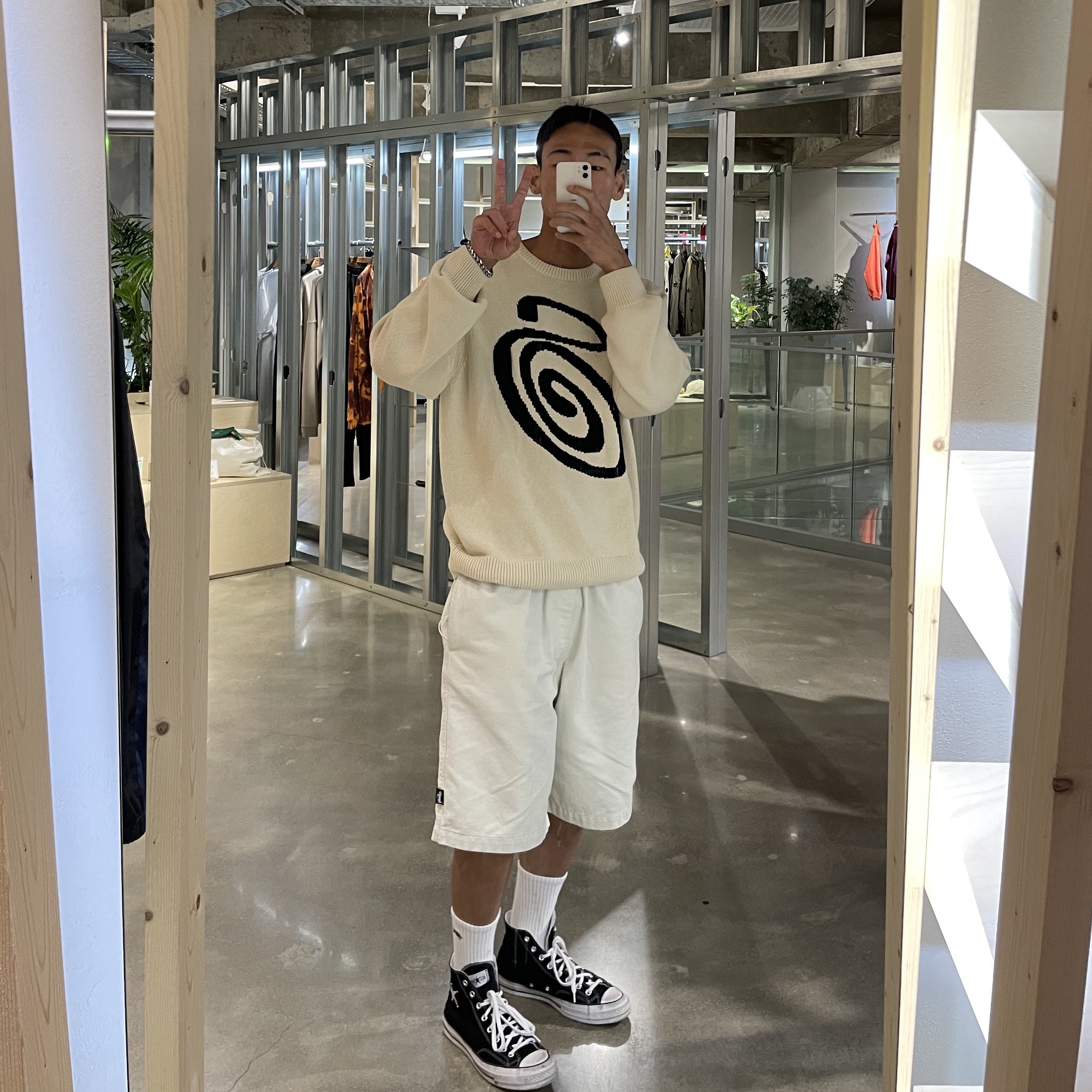 Stussy Curly S Sweater Natural, Converse x Stussy Chuck 70 High Black 착용 스타일